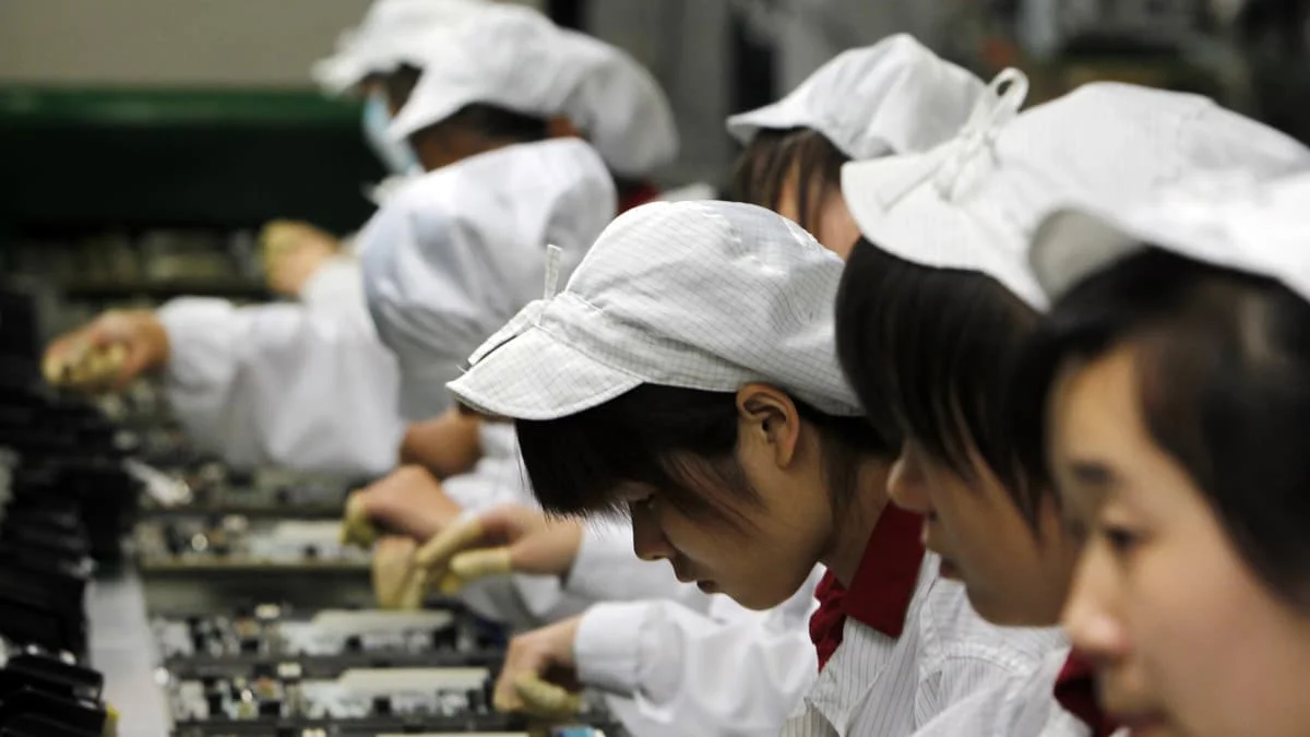 china-labor-practices-karabell_zkkzc8.jpg