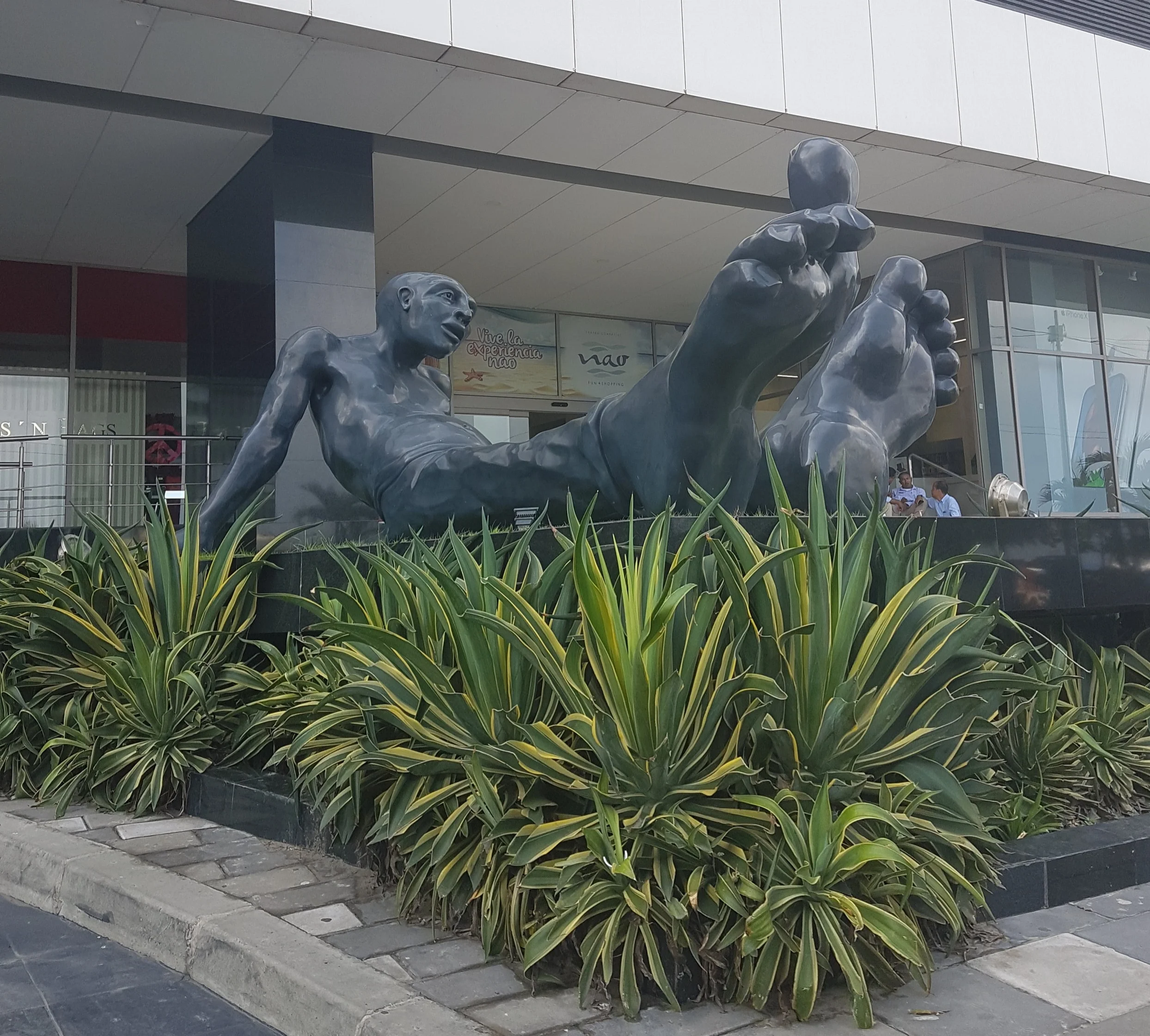 Who has a foot fetish? I have the link! lol The statues in Cartagena are crazy!