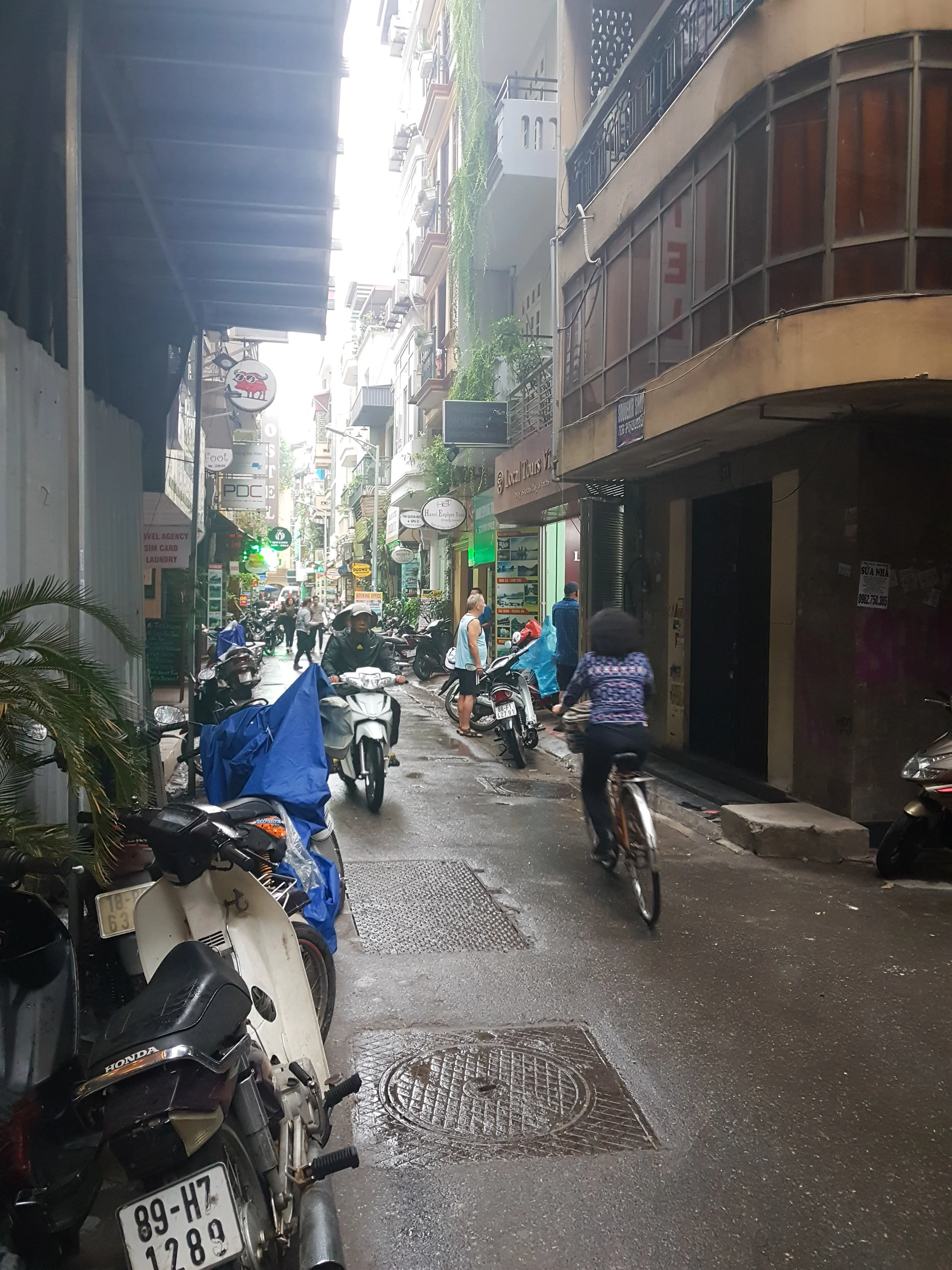 Imagine this street at 2am. No cars, no motorbikes, no people. This is the street that my hotel was on that my taxi driver wanted me to walk down alone at 2am! No sir!