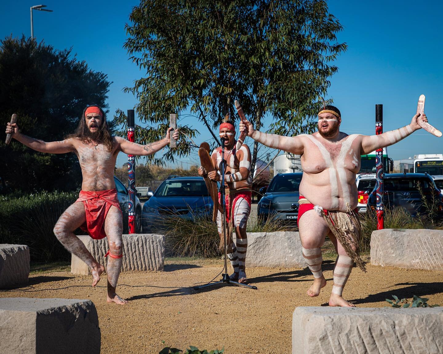 The brothers  stomping it up for the opening of the new yarning circle at @fireandrescuensw 
🖤💛❤️

Deadly to see the brothers stepping up and singing 💪🏽🔥

#muggera #muggeradancers #sydney #dance #ceremony #culture #koori #australia #murri #yugem