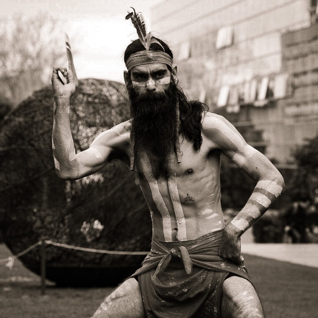 Happy NAIDOC Week you mob 🙌🏽💪🏽

Couple deadly snaps of the brother boys doing their thing 👣⚡️⚡️

#muggera #muggeradancers #sydney #dance #ceremony #culture #koori #australia #murri #yugembeh #minjungbal #mununjali #naidoc #naidocweek #naidocweek