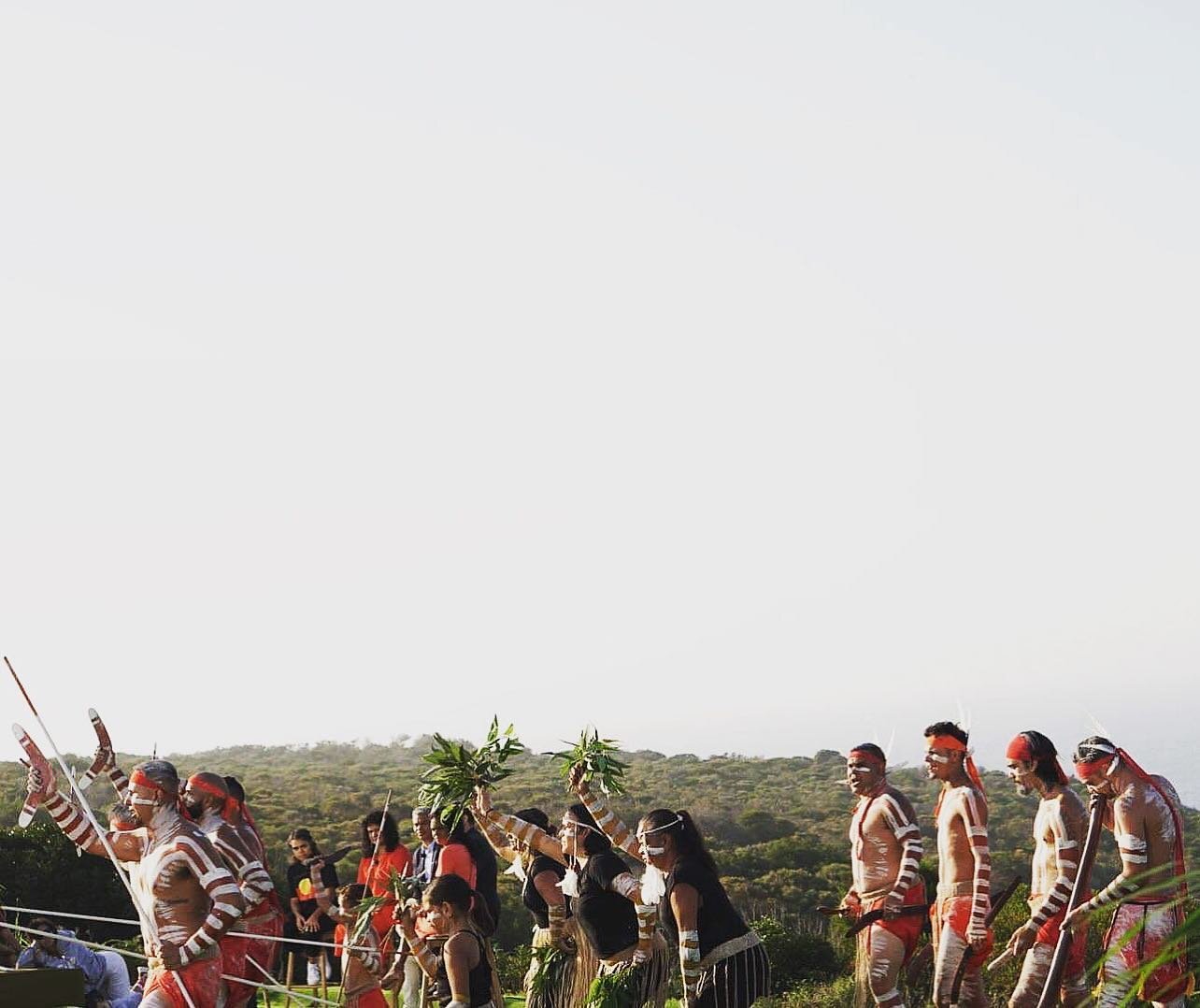 Little Throwback- Mob deep at the Manly sunrise ceremony 👣🔥🔥

#muggera #muggeradancers #sydney #dance #ceremony #culture #koori #australia #murri #yugembeh #minjungbal #mununjali #sunriseceremony