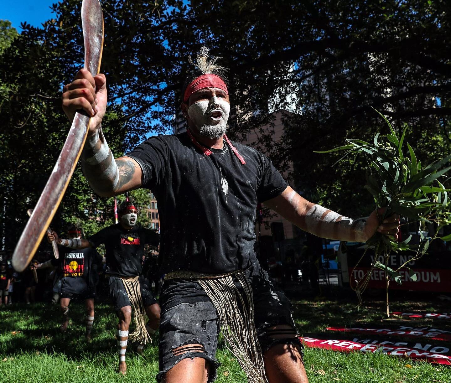 Hey mob 🙌🏽

Few deadly snaps of the brothers stomping up the invasion/ survival day protest on Gadigal country 👣🔥🖤

#muggera #muggeradancers #sydney #dance #ceremony #culture #koori #australia #murri #yugembeh #minjungbal #mununjali #gadigal #No