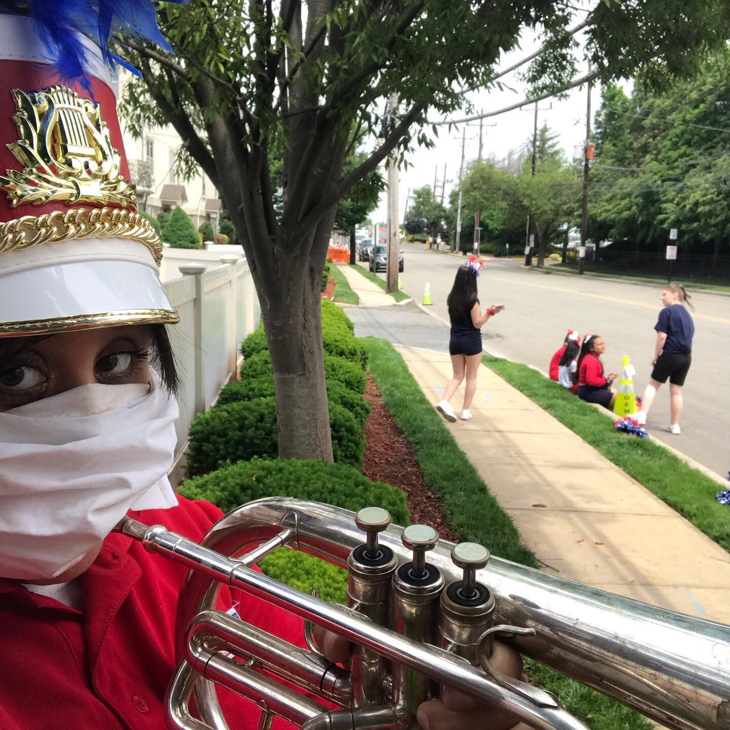 Waiting to step off for the first Memorial Day event in two years! 
.
.
.
.
.
.
.
#patriotbrass #memorialday #parading #mellophone #thankyouveterans #redandkhaki #feelslikesummer #brassisback #femalehornplayer #pandemicfreelancing