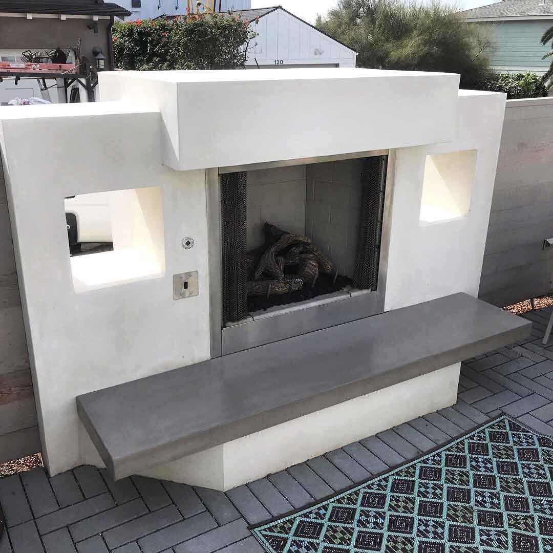 jax-del-mar-california-custom-concrete-fireplace-hearth-bench.jpg