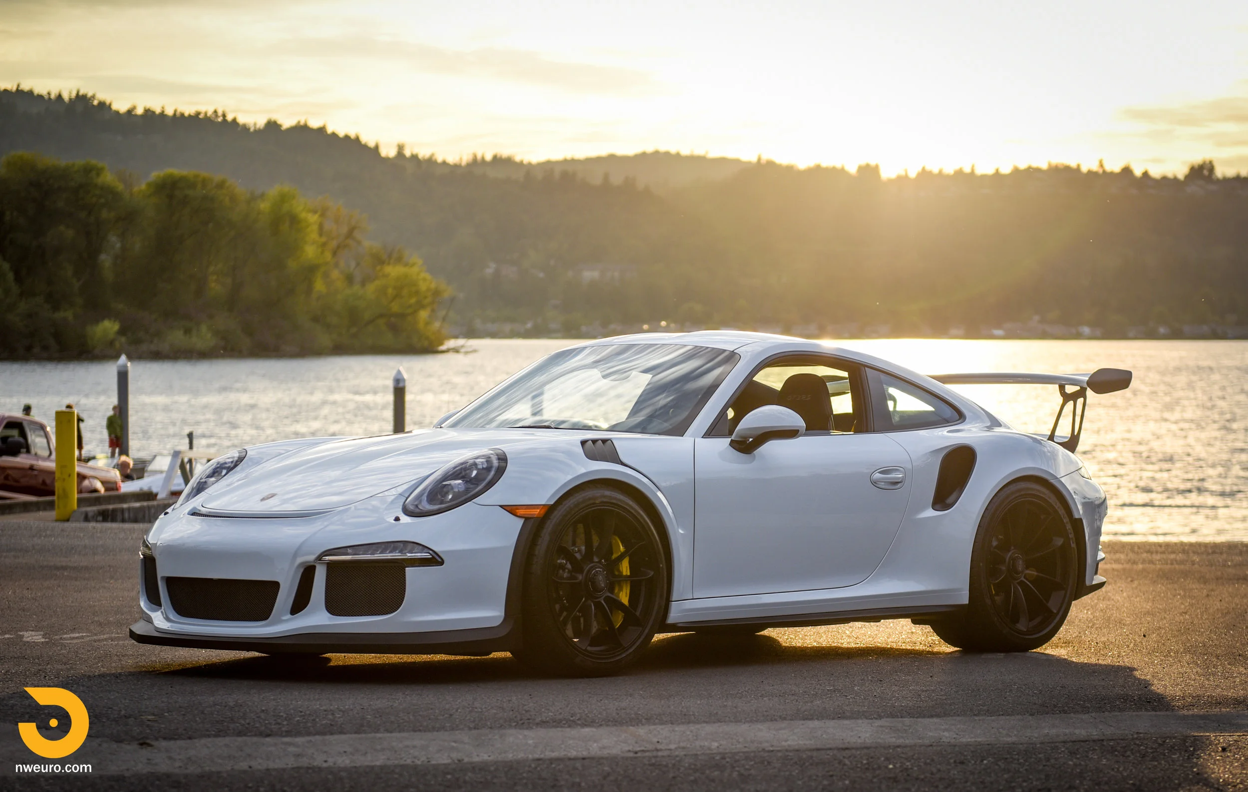 The 2016 GT3 RS - Magnesium, Carbon Fiber, and Aluminum Goodness.