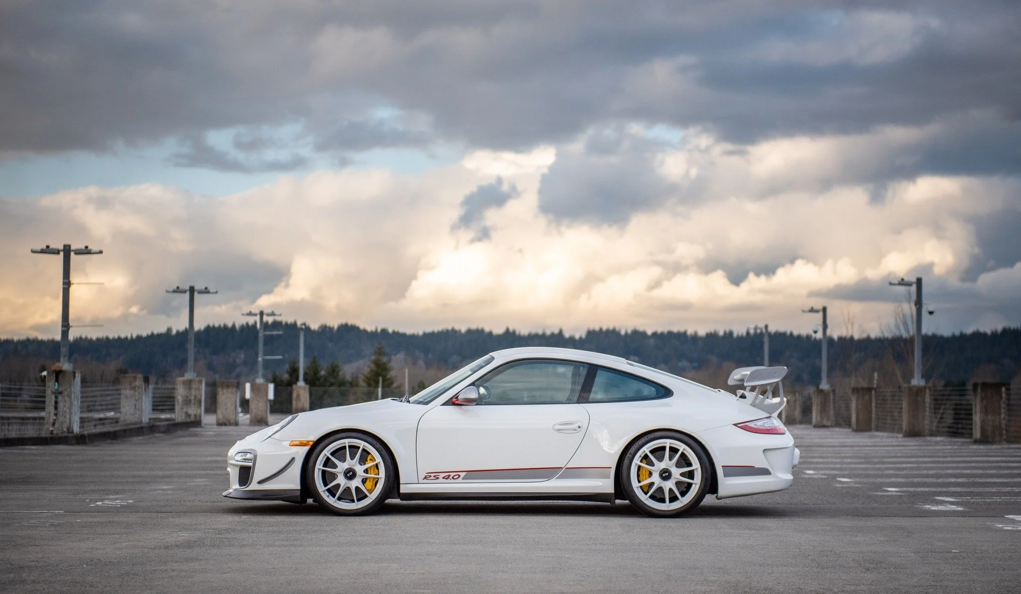 Remembering this Porsche GT3 RS 4.0L today - only 1 of 141 cars for the North American market, the model was the final evolution of the 997 GT3, boasting a massive 4.0L engine, the most powerful naturally aspirated one of the RS line-up. #porsche #po