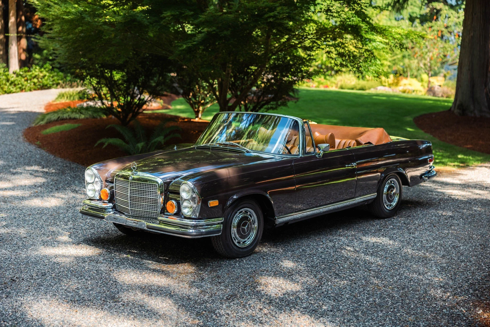 Driving this 3.5 around the last few weeks from detail to photography, I just keep thinking -- if you were buying this new in 1971, you were doing well in life! This thing just oozes luxury and old world money. Hamptons, Nantucket, Medina - this is y