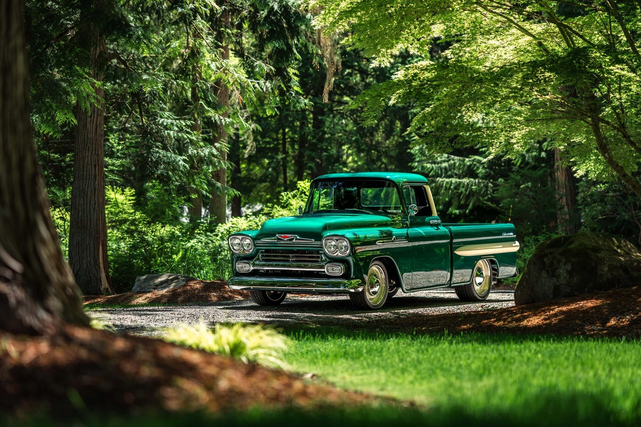 Some two-toned goodness for your feed - in the form of this 1958 Chevrolet Apache Hot Rod! A beautiful restomod that blends the vintage charm of the original design with modern engineering and comfort, complete with an LS3 under the hood. Thoughtfull