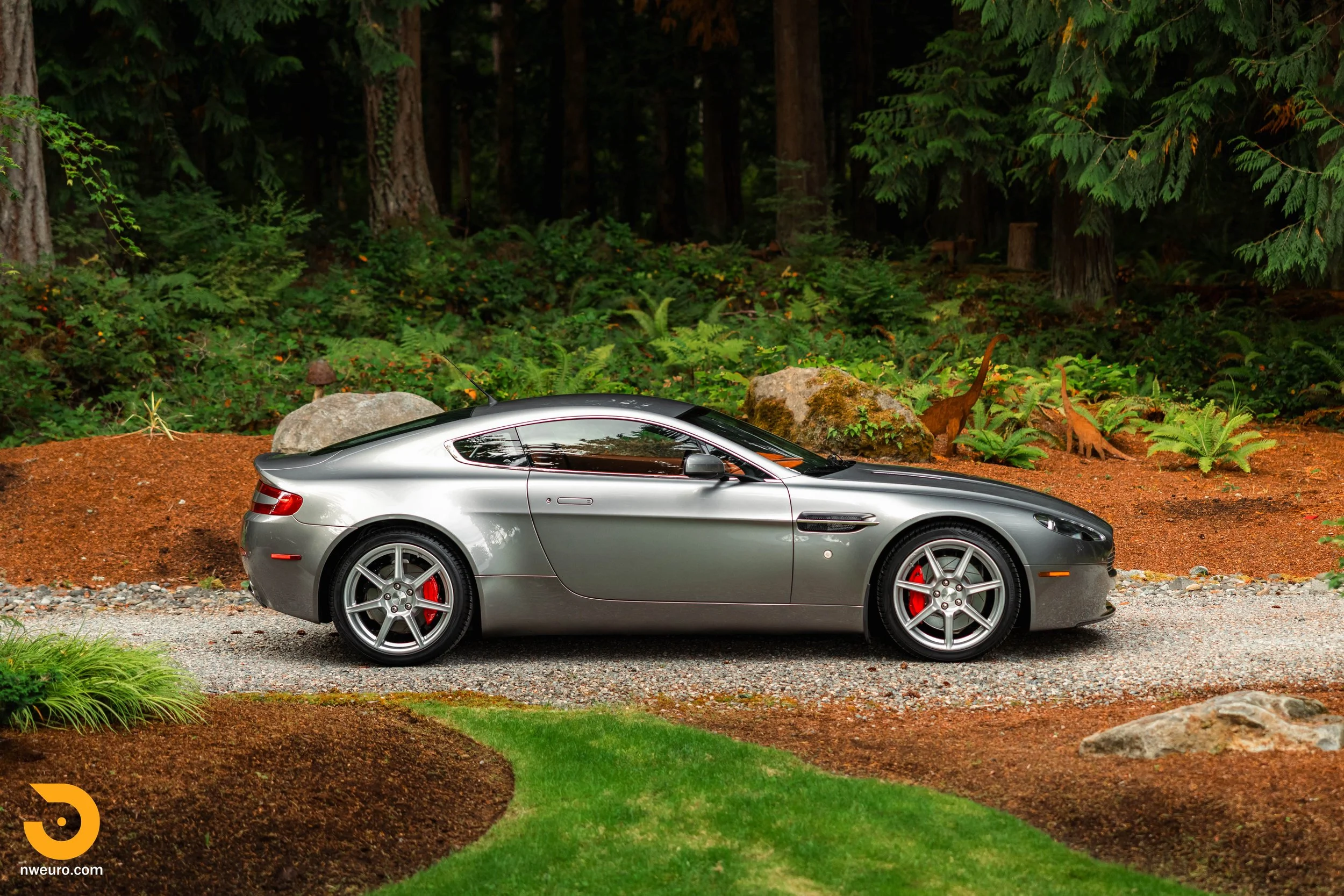 2007 Aston Martin V8 Vantage-2.jpg