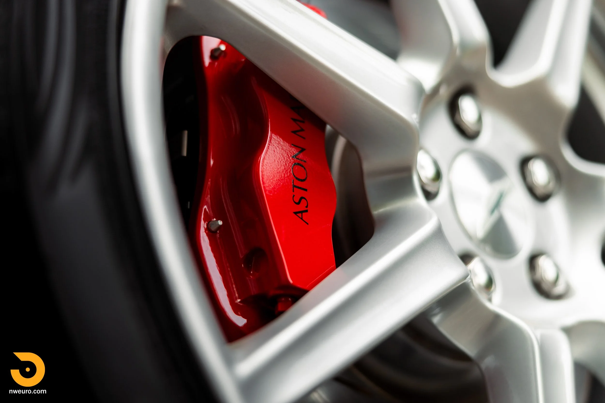2007 Aston Martin V8 Vantage-5.jpg