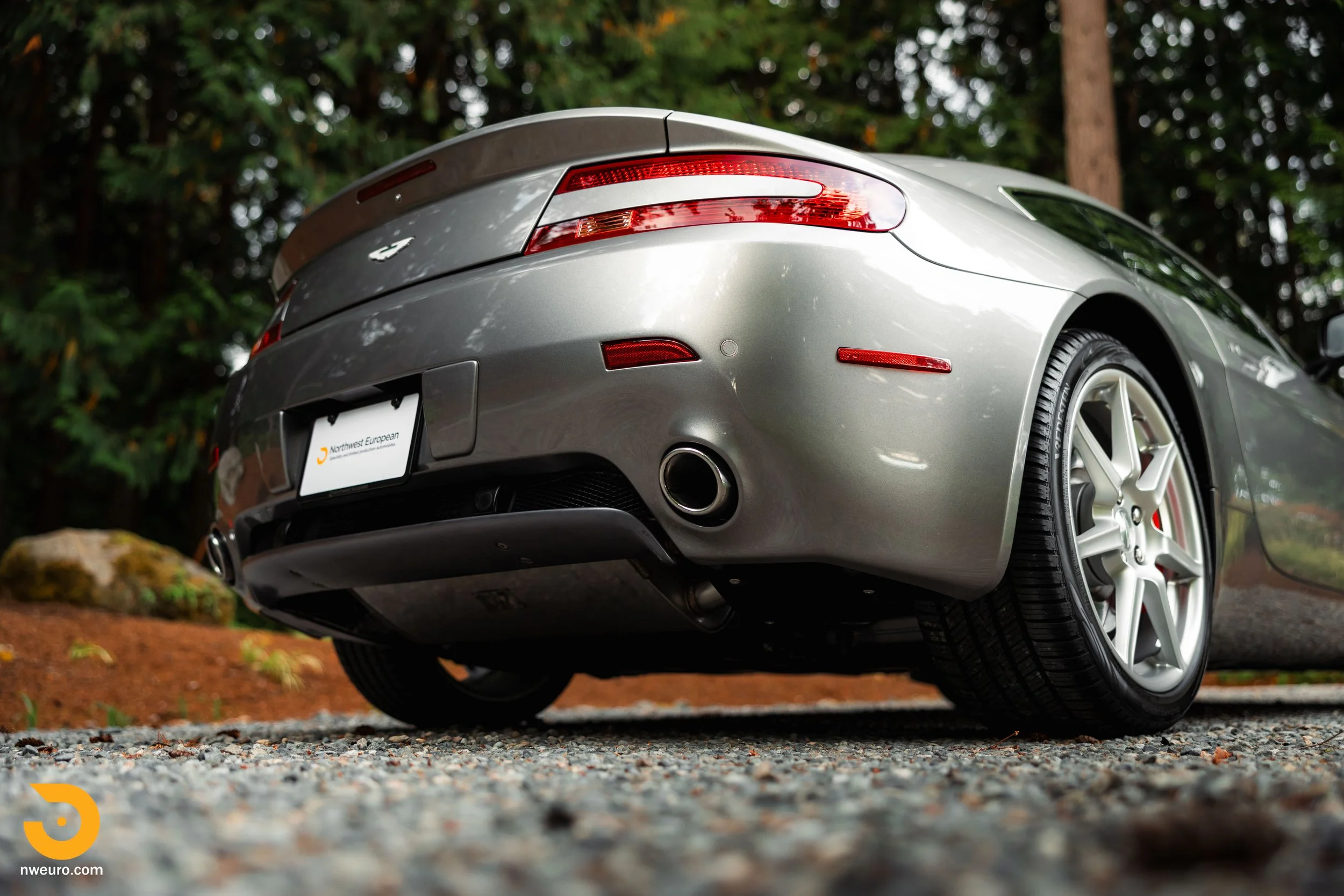 2007 Aston Martin V8 Vantage-24.jpg
