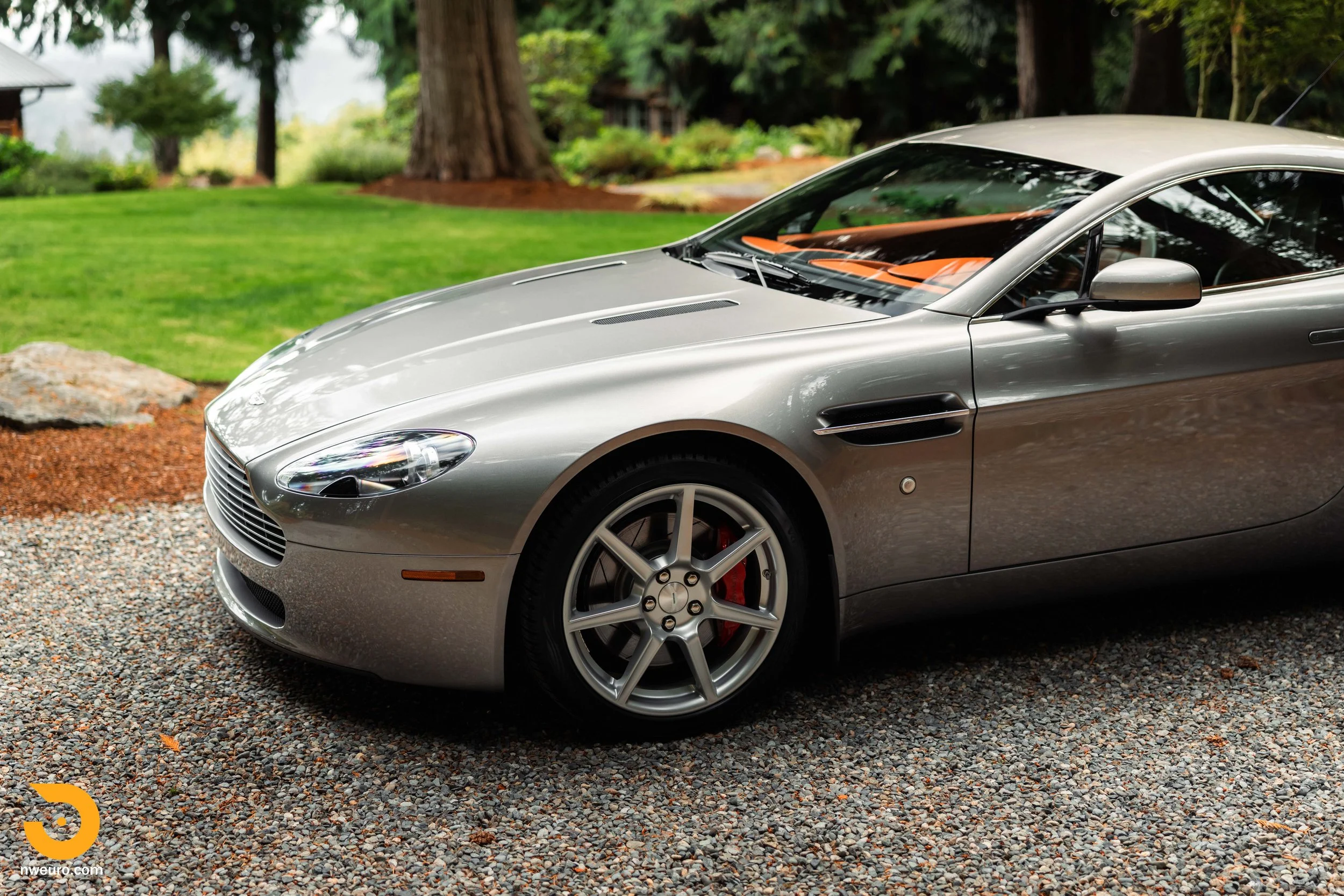 2007 Aston Martin V8 Vantage-32.jpg