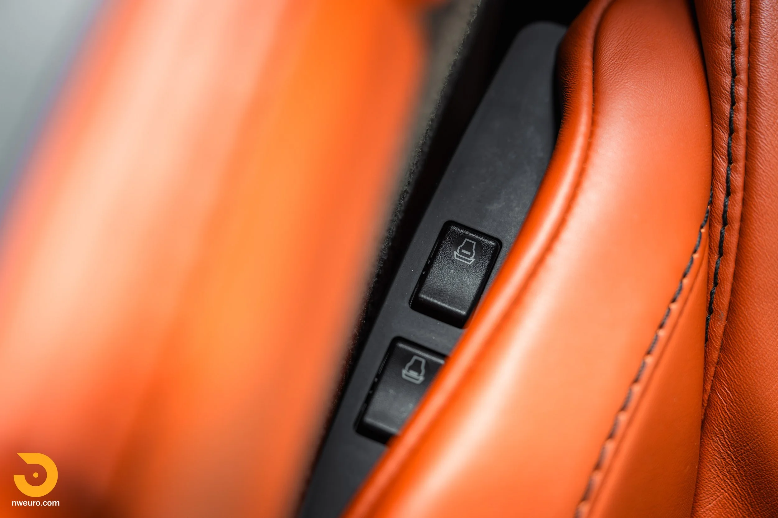 2007 Aston Martin V8 Vantage-104.jpg