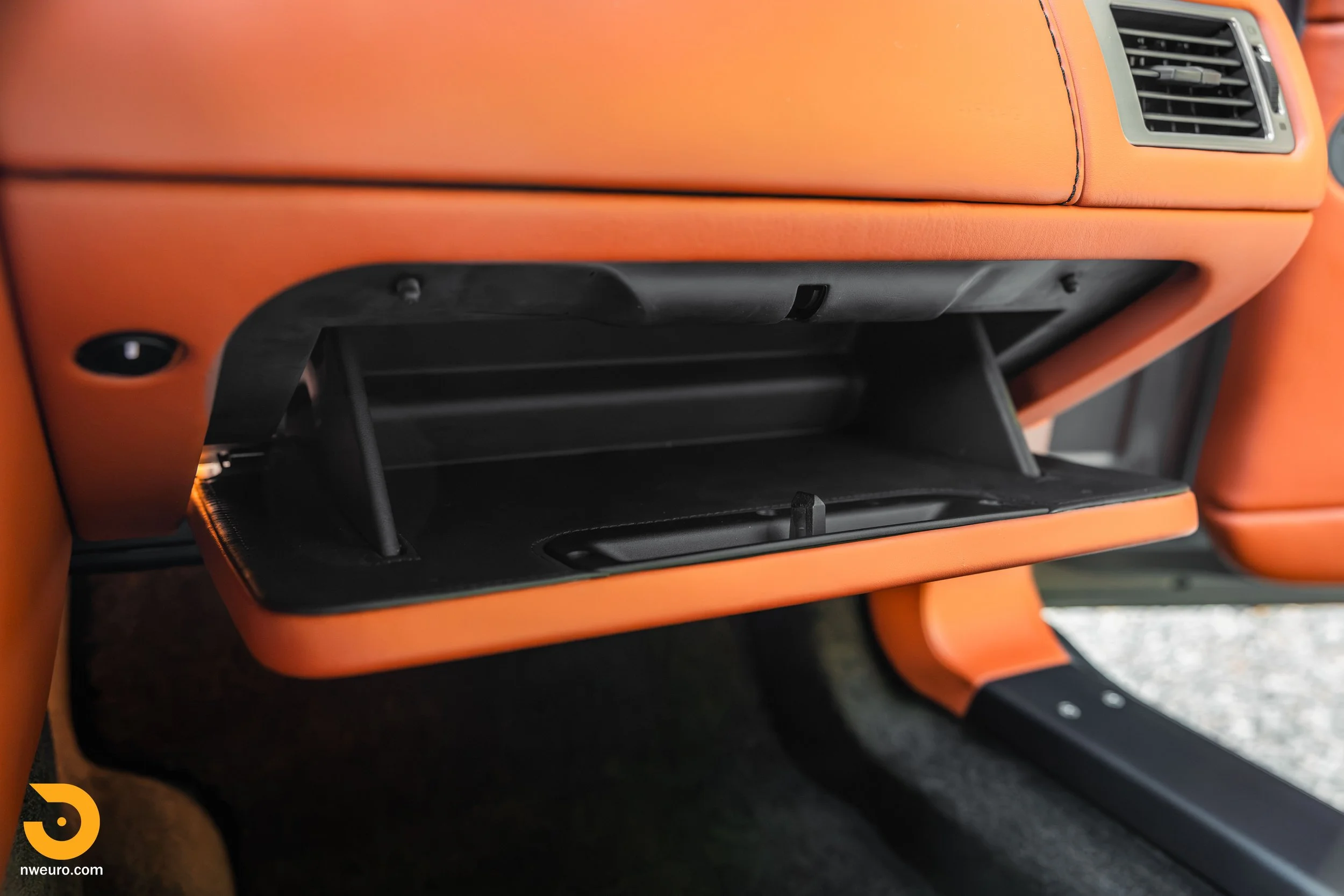 2007 Aston Martin V8 Vantage-106.jpg