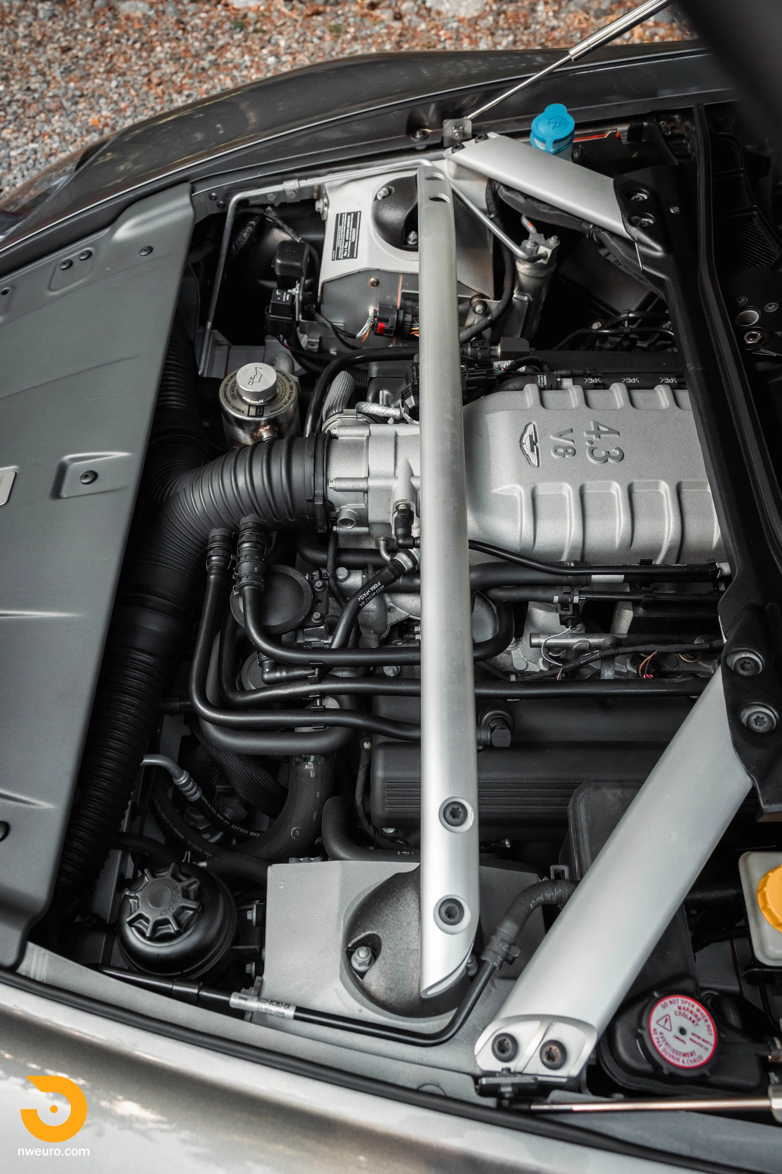 2007 Aston Martin V8 Vantage-112.jpg