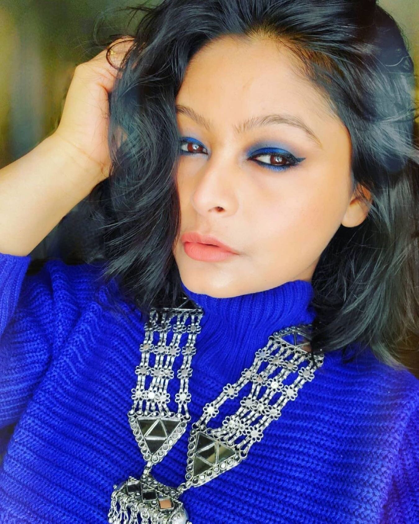 #repost &bull; @lepetite_stylist Feeling Blue..💙
Had a really rough time this week at work &amp; was feeling demotivated &amp; so out of place 😒 So thought of dressing up , putting on some makeup &amp; took myself out because people WE all got only