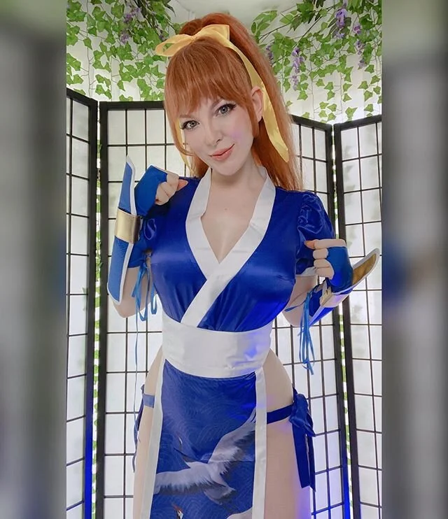 I&rsquo;m doing a cosplay stream tomorrow night at 5pm PST on Twitch! I&rsquo;m gonna be playing DoA as Kasumi for the first time! Follow me on twitch.tv/ashlynne_dae and make sure to tune in! 
Thanks @reagankathryn for lending me your Kasumi cosplay