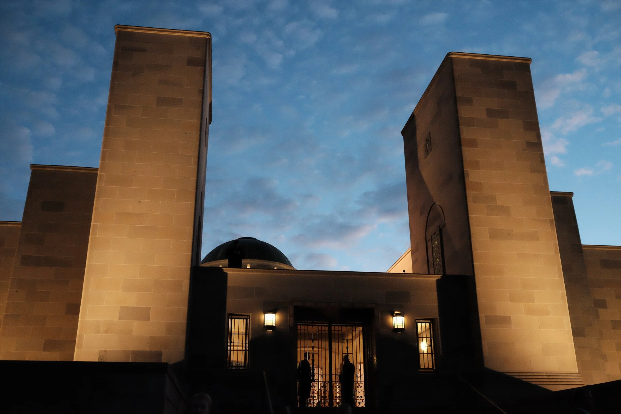 Fieldwork | Canberra, 2015, Xpro2. Dawn Service at Canberra War Memorial 2015, on the centenary of the ANZAC Gallipoli Campaign. See: https://www.danieltower.com/publications for article. #photography #fieldwork #documentary #reportage #dawnservice #