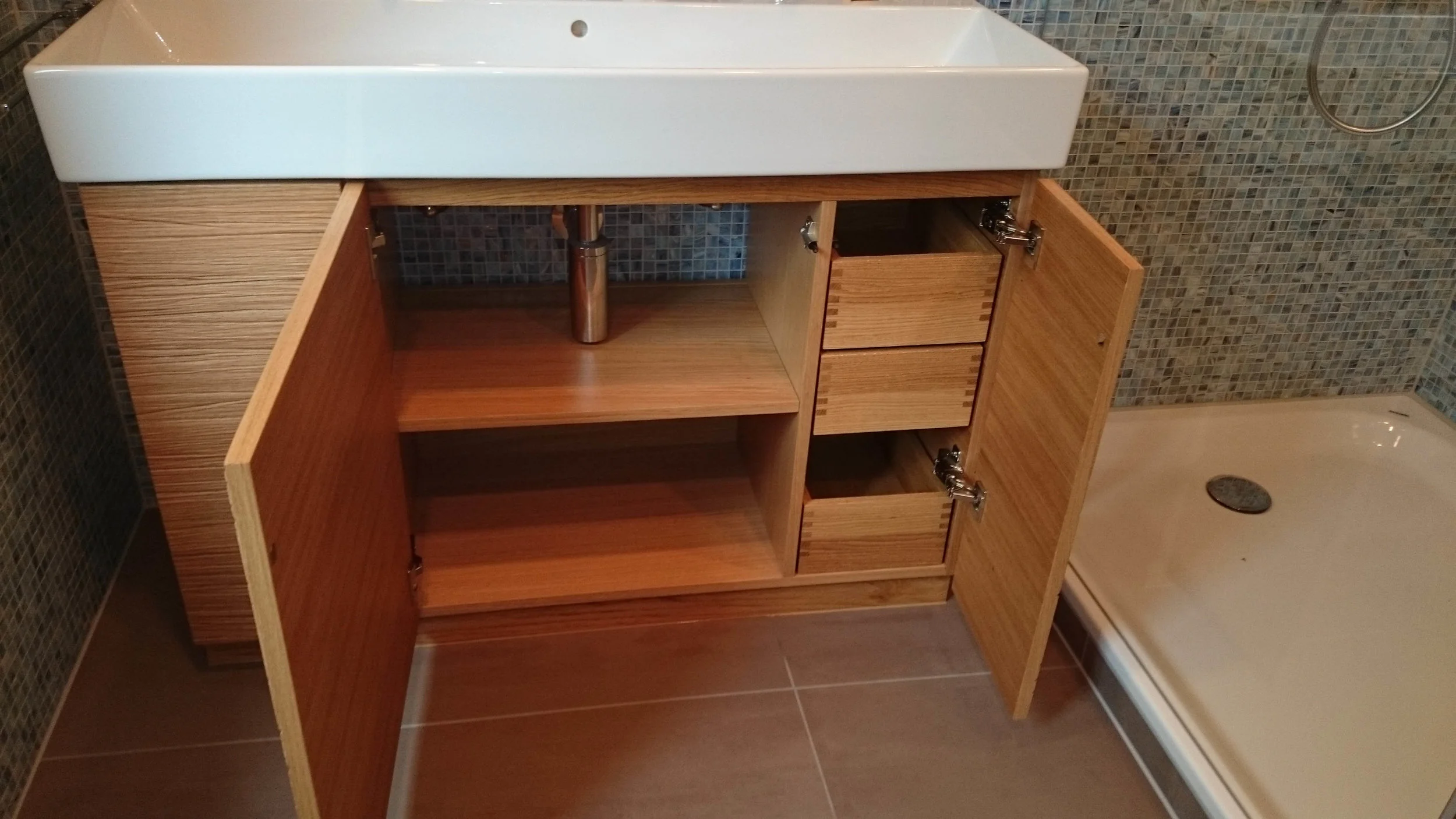 Waschtischunterbau Eiche haptisch