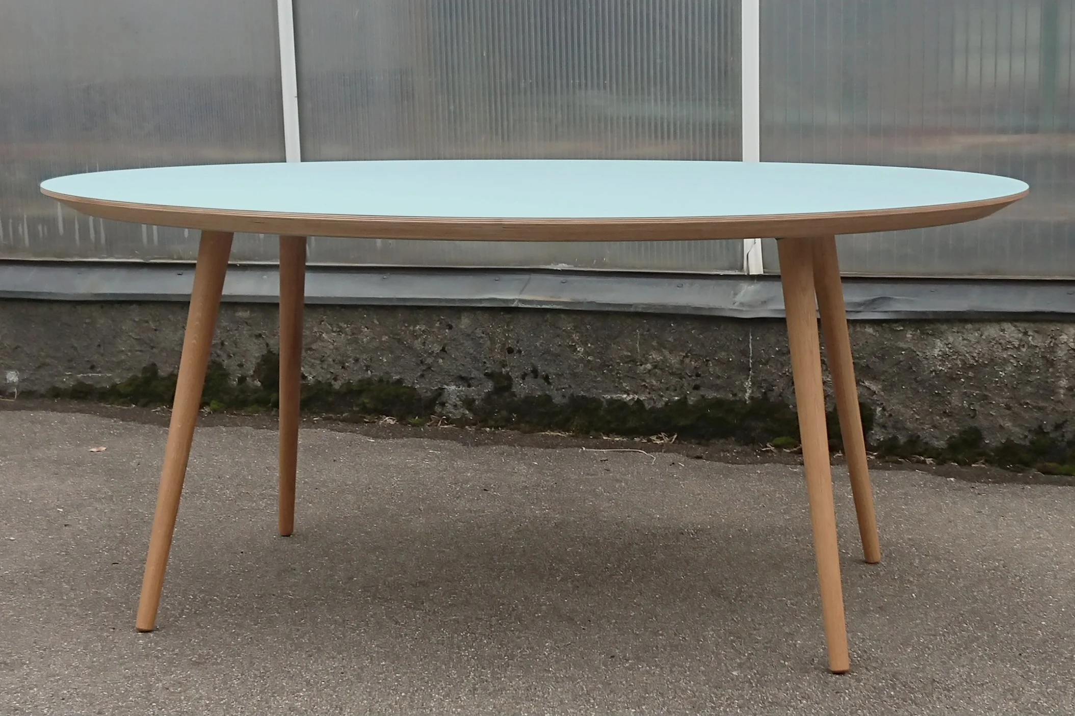  Desktop Linoleum auf Birkensperrholz, Füsse Eiche geölt 