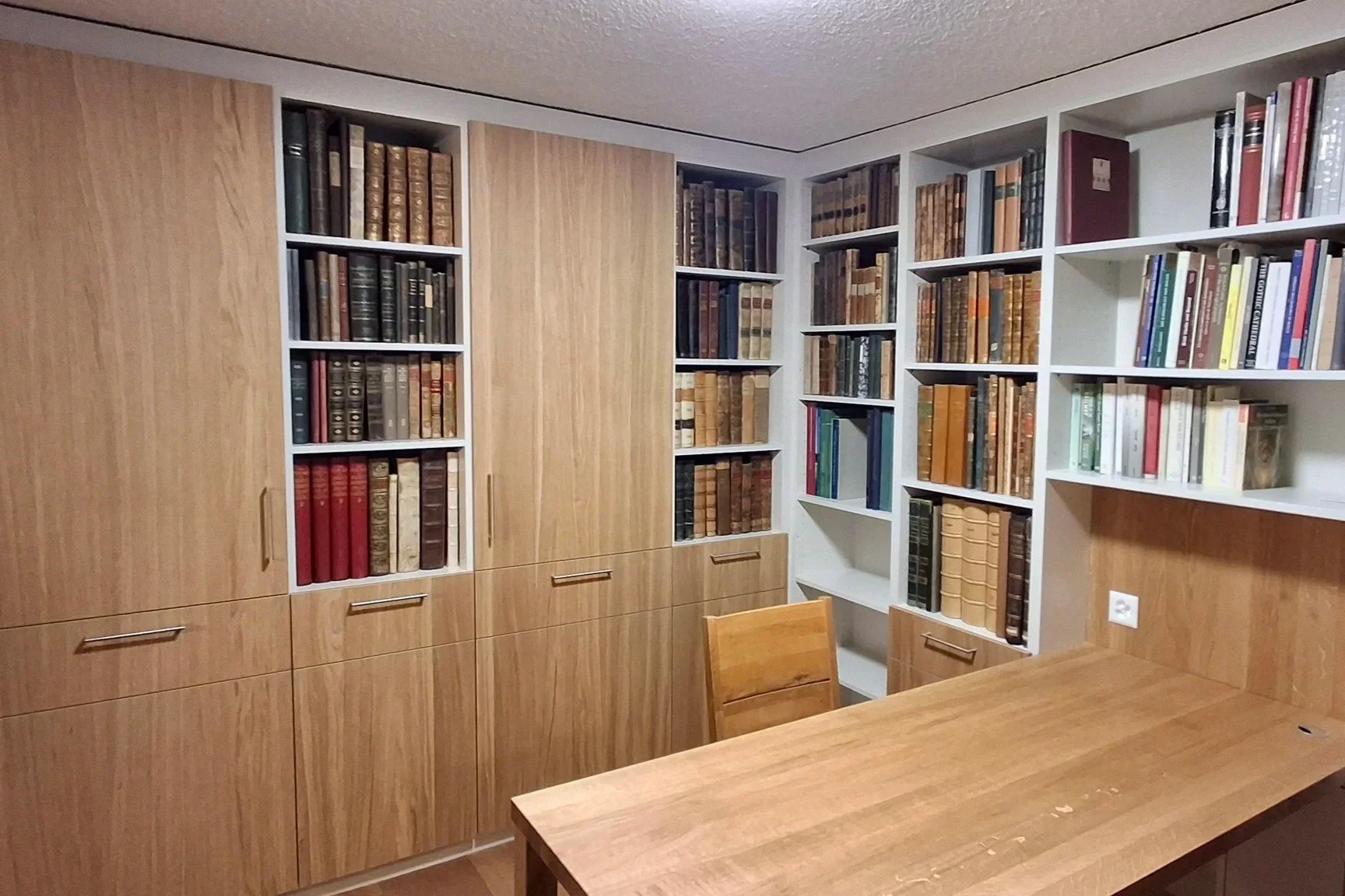  Bibliothek mit Schreibtisch, Dezember 25 