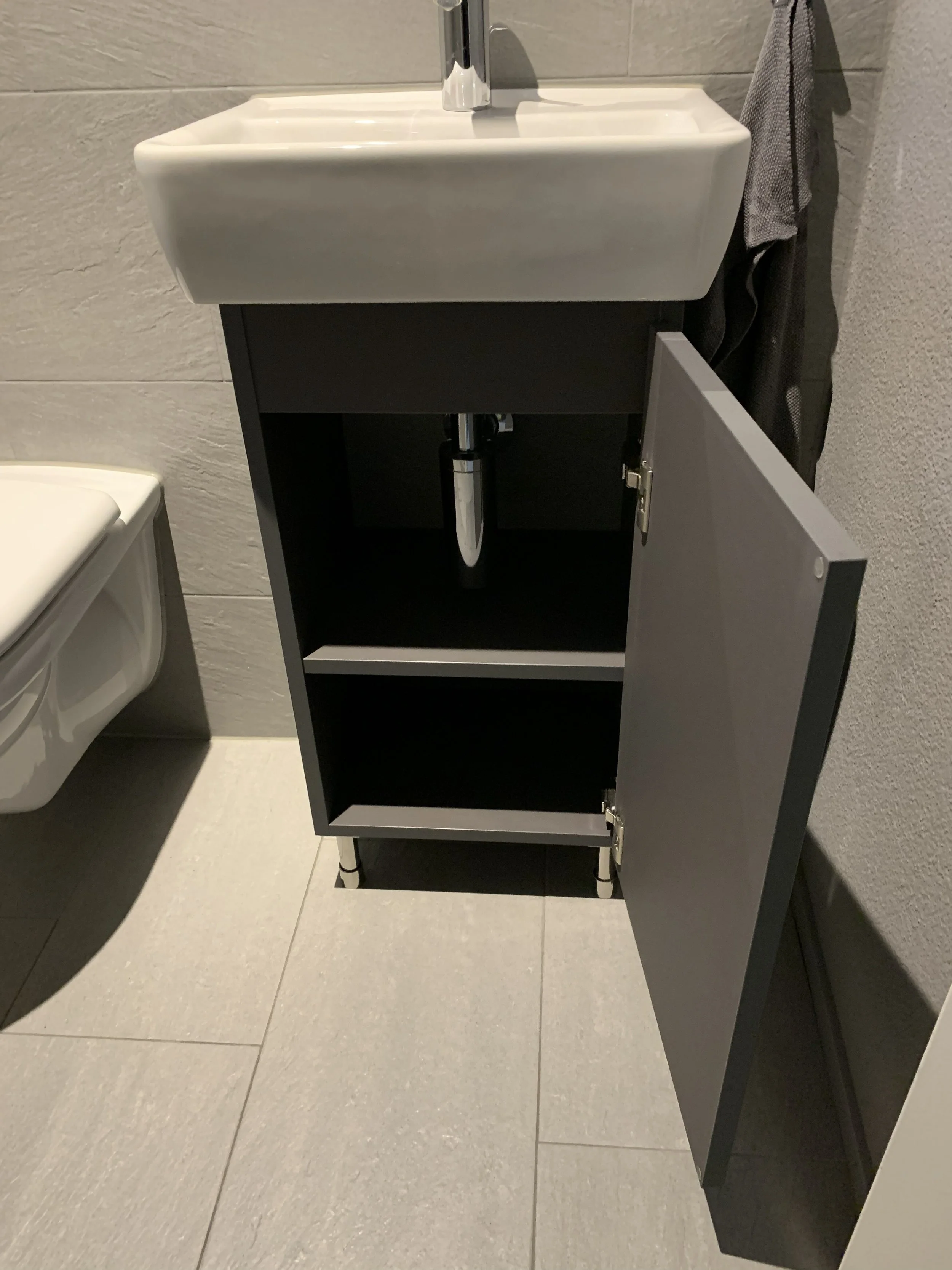  Kleiner Waschtischunterbau. Januar 26 