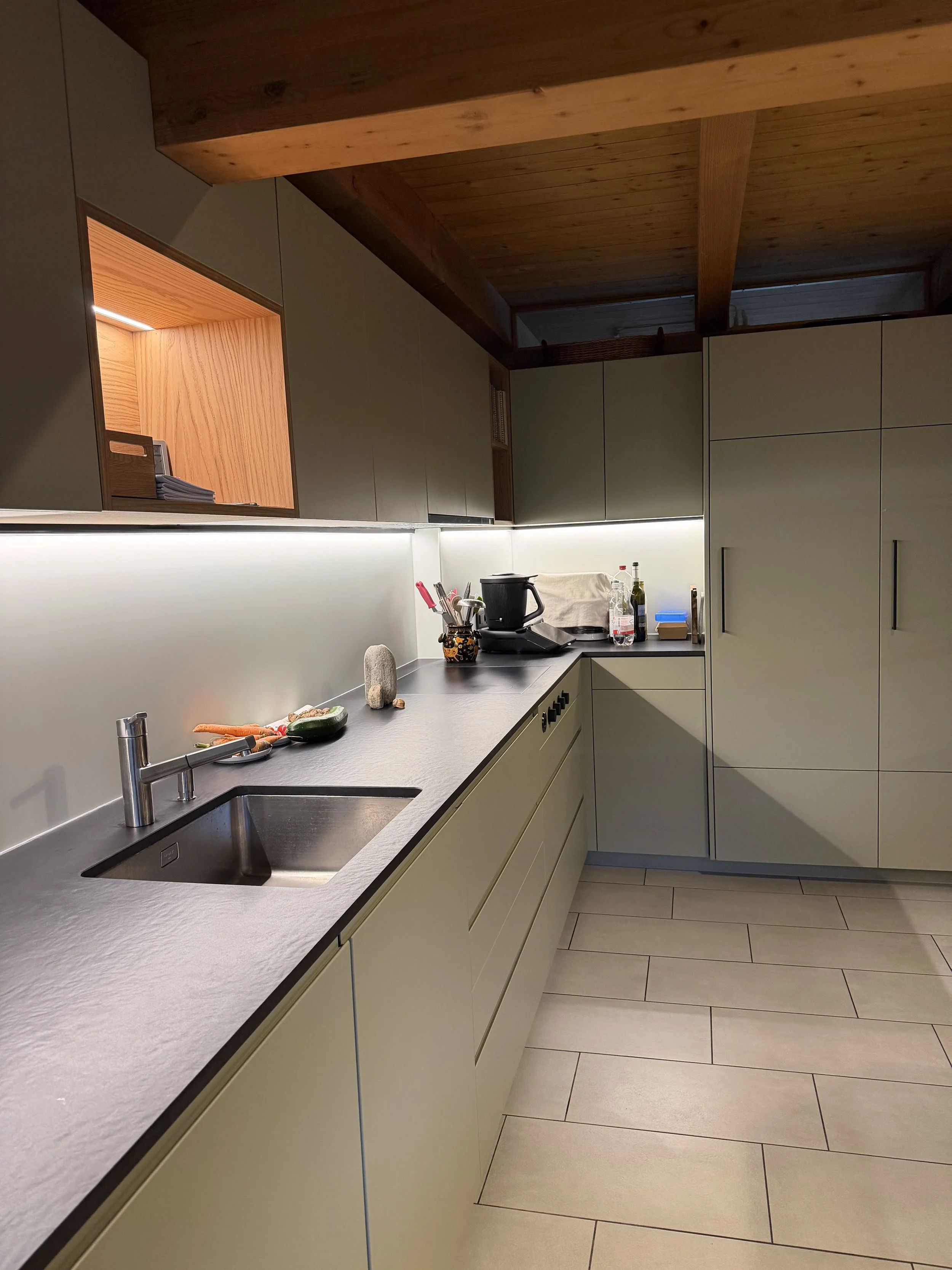  Pulverbeschichtete Front Isländisch Moos, Abdeckung Dekton, September 26 