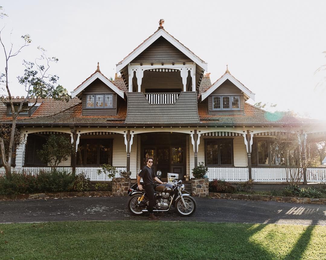 The mansion at @olindayarra is nek lev.. Have your wedding here, stay the night, and treat yaself to some top notch Double Park Service #weddinginspo