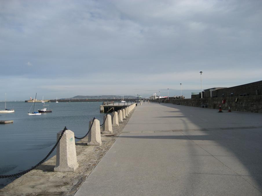 East Pier Dun Laoghaire Harbour 1.jpg