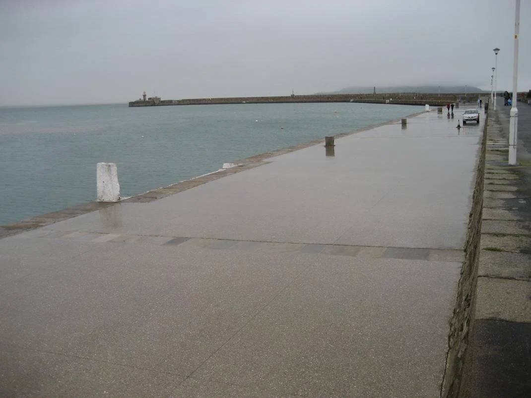 East Pier Dun Laoghaire Harbou 3.jpg