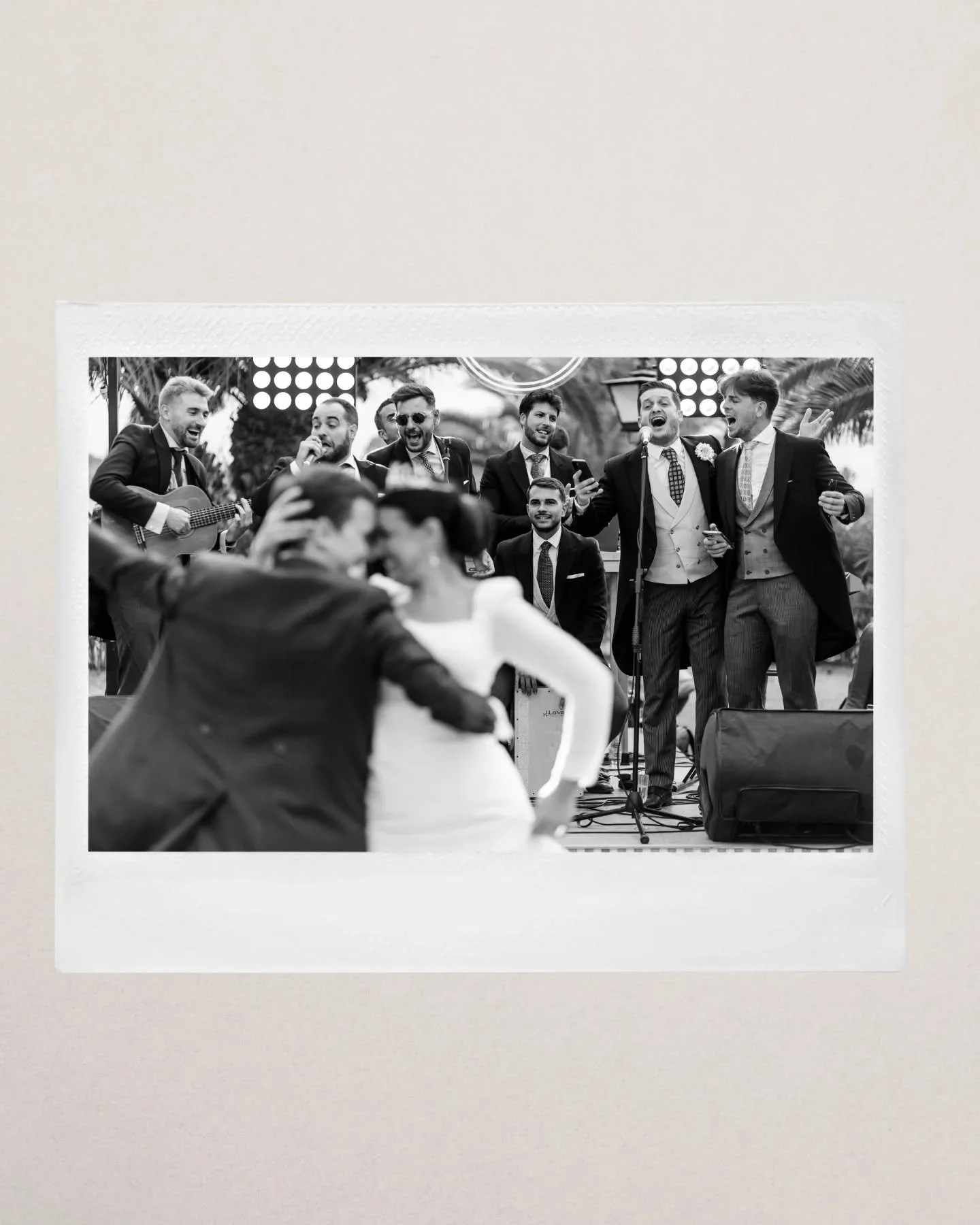 Volver, como dec&iacute;a Gardel, en su tango Volver, en su tango, para honrar y agradecer a este par de guapos por regalarme una de las mejores cositas que me puedo llevar de una boda; su amistad...

Bueno y risas, l&aacute;grimas, saltos, cante, ba