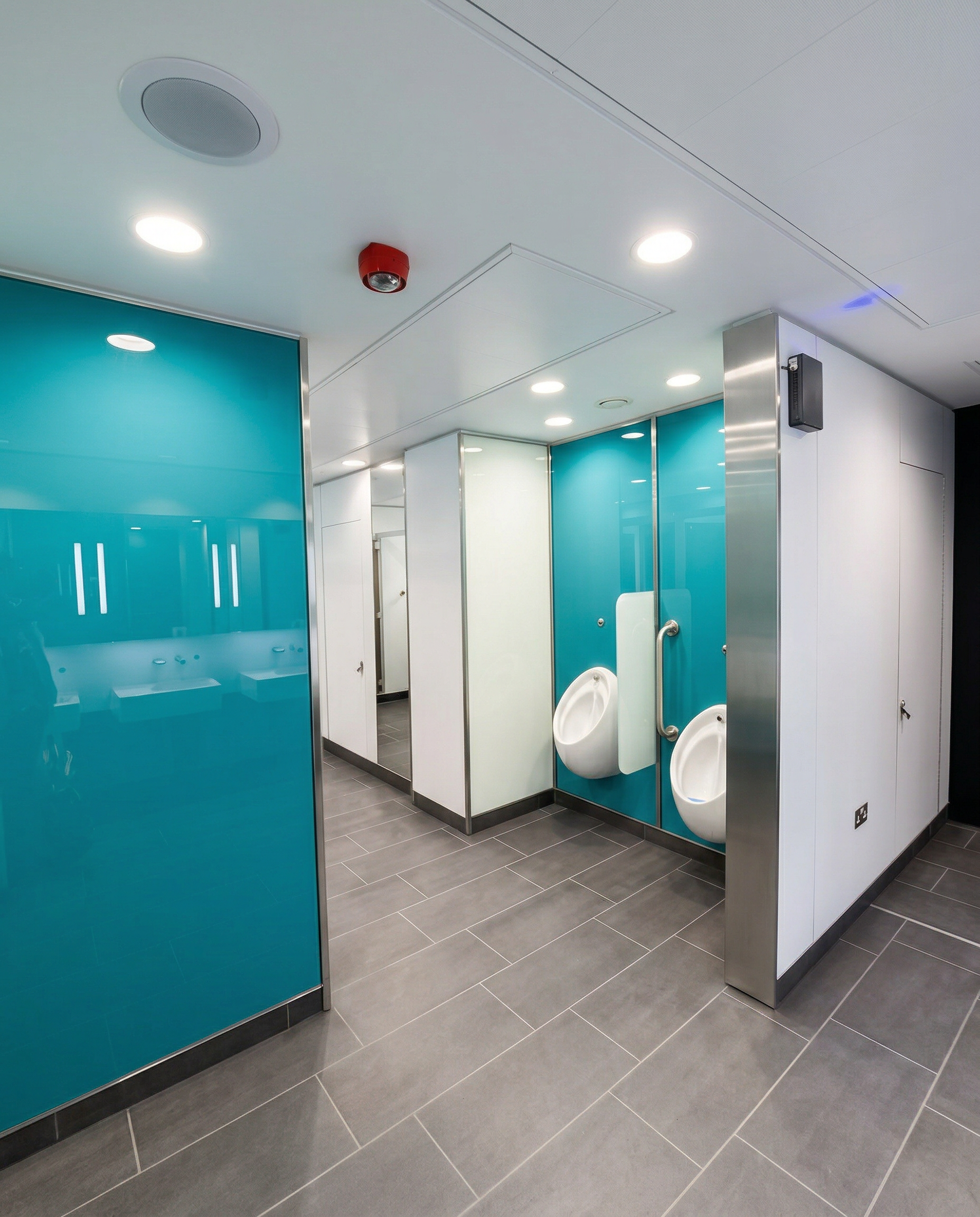 Pier 4 toilets Gatwick