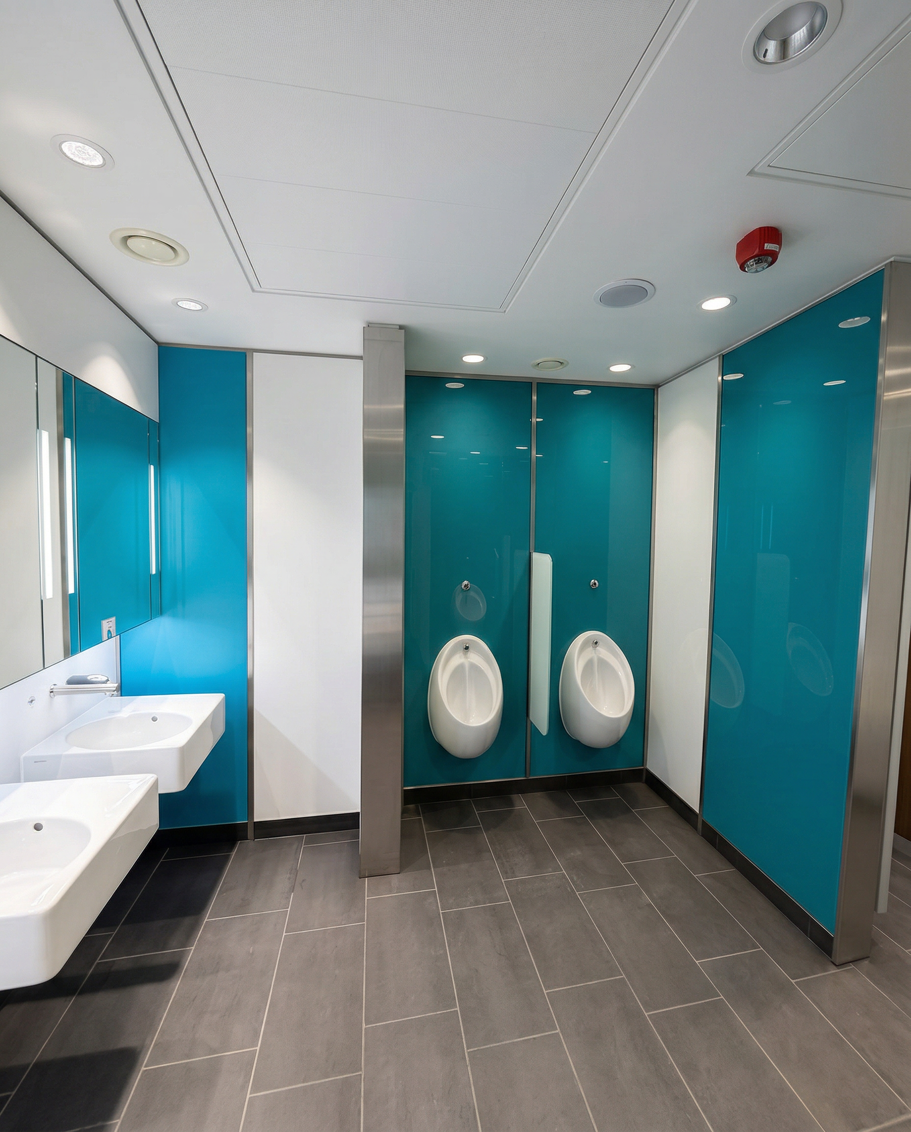 Pier 4 toilets Gatwick