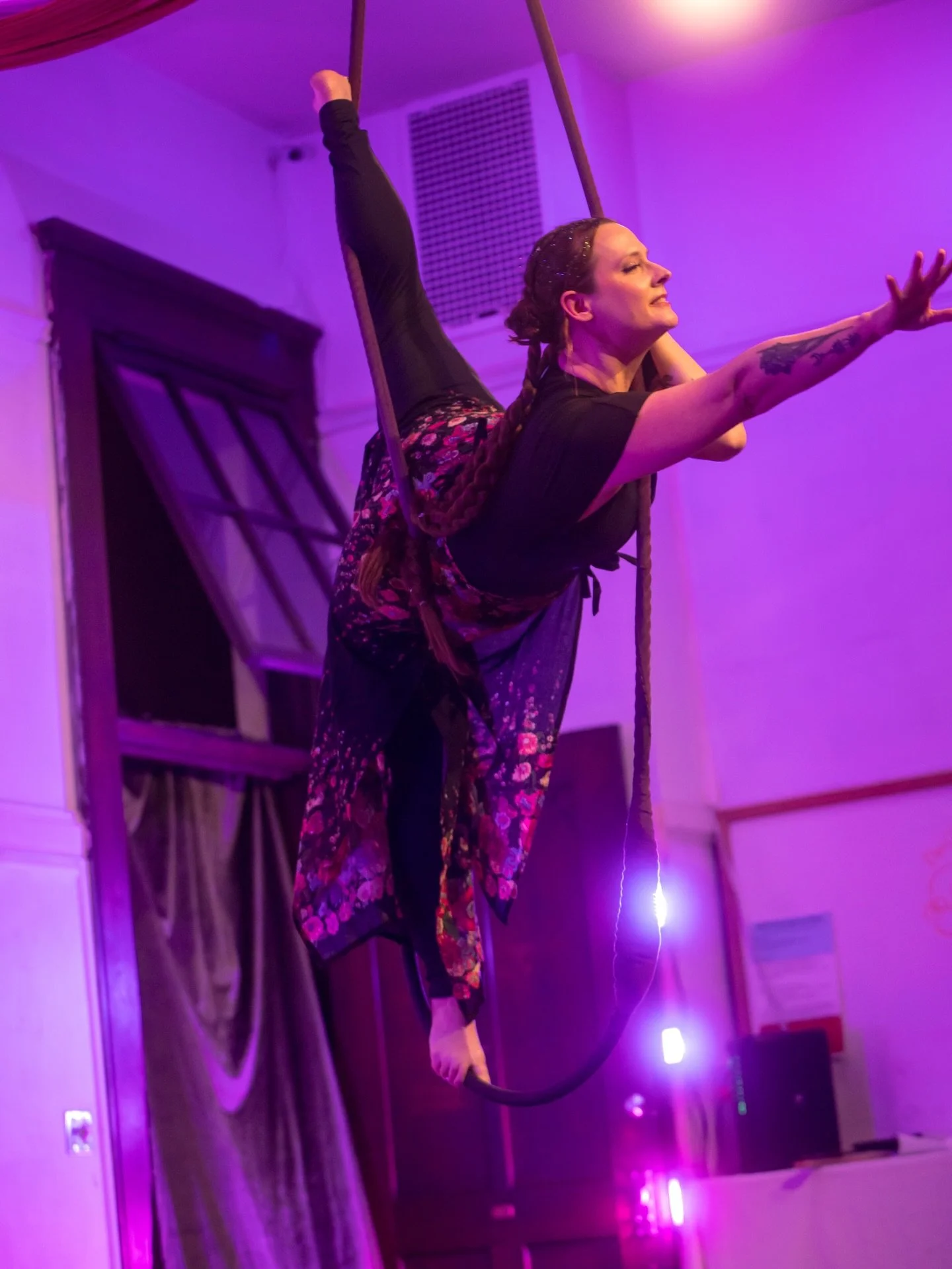 Still thinking about our 18+ showcase and how amazing all the performers did. Give everyone a hand! 👏 

📸 Photos by @benmorales 

#aerialsilks #trapeze #aerialhoop #hoopdance #burlesque