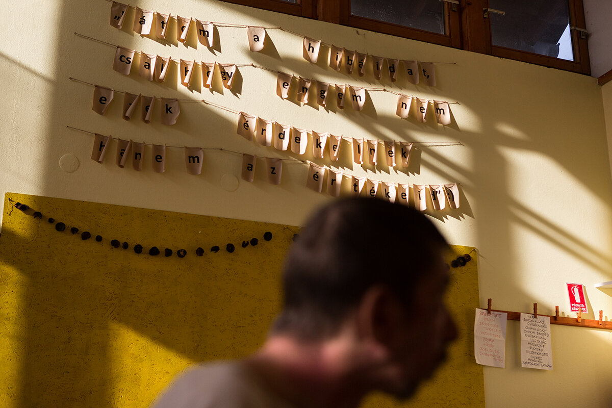 "Látom a hibáidat, csakhogy engem nem ezek érdekelnek, hanem az értékeid" - mottó a Fogd A Kezem Alapítvány Terápiás- és Munkaotthonának étkezőjében