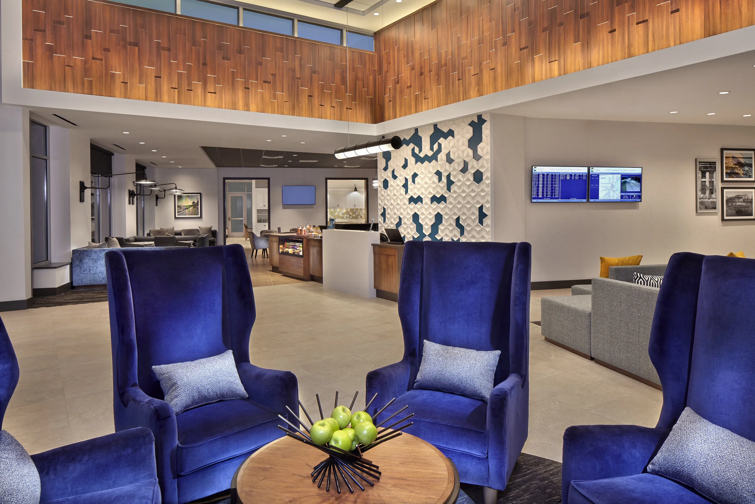Hyatt_Place_Hotel_Warwick_7_18_lobby_hiback-60mb.jpg