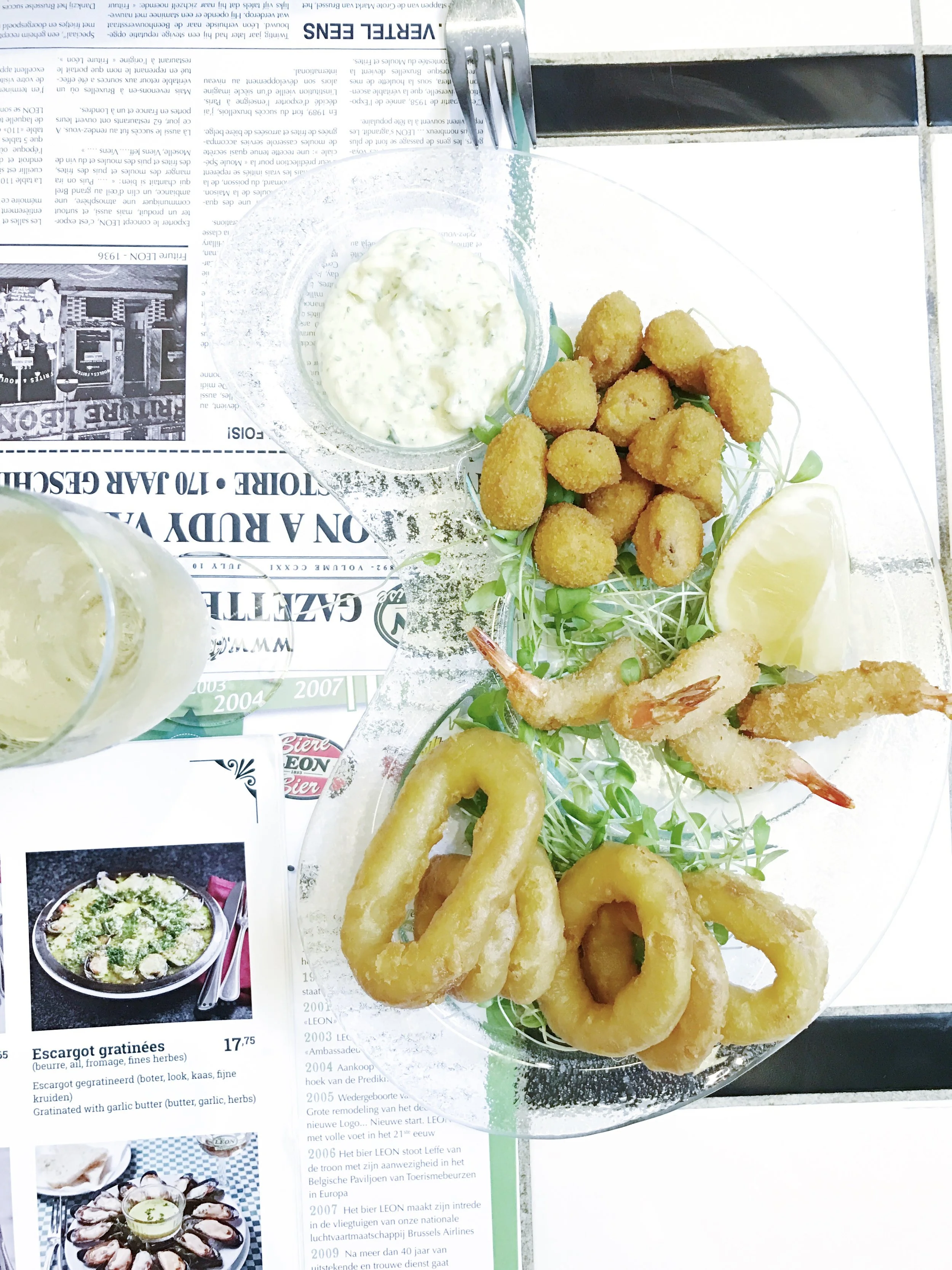 Fried appetizers, yay! From top to bottom: fried mussels, fried shrimp and fried calamari rings. Served with tartar sauce.