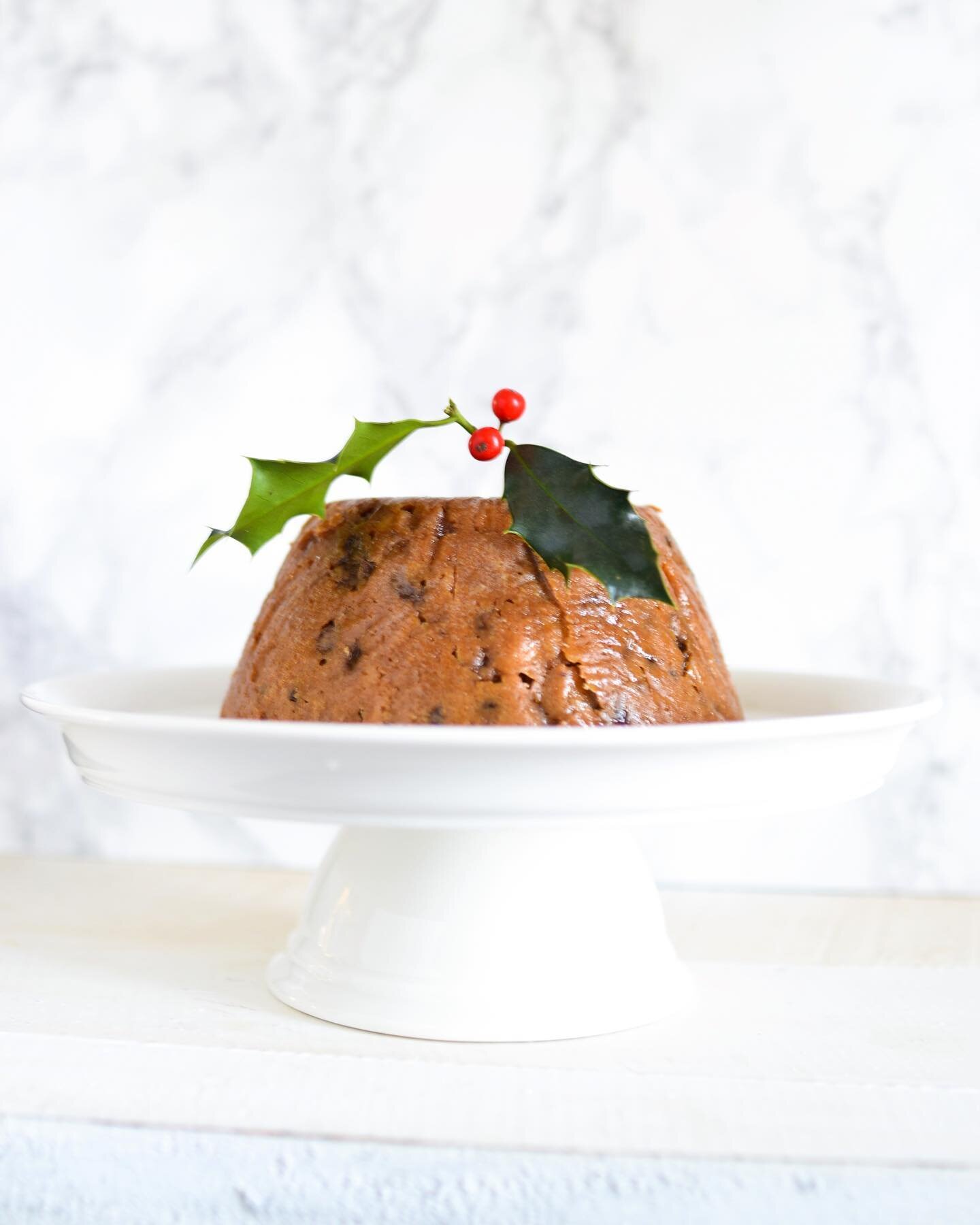 Is it really Christmas without a plum pudding? 🎄 Dried fruit, candied citrus peel, sugar, alcohol and a little bit of Christmas spirit makes the perfect end to the season. 

I hope you all had a Merry Christmas 🤗&hearts;️🤍

#christmas #christmaspu