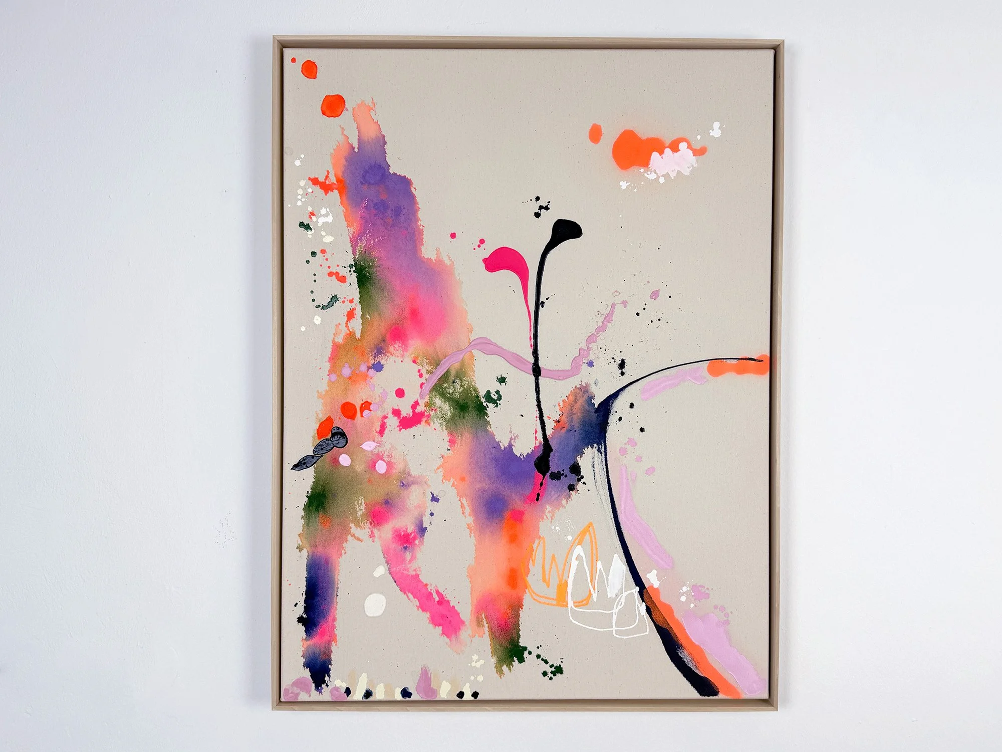 kleine Zauberei (2025) by Vera Klaus, 80 × 60 cm. Abstract composition on raw linen with pink, orange, purple, and black gestures in mixed media.