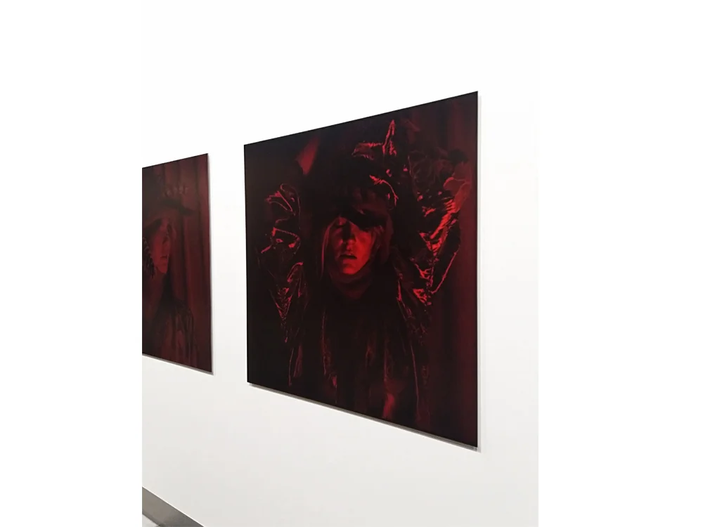 Isabel1inserie_100x100cm_2018.jpg
