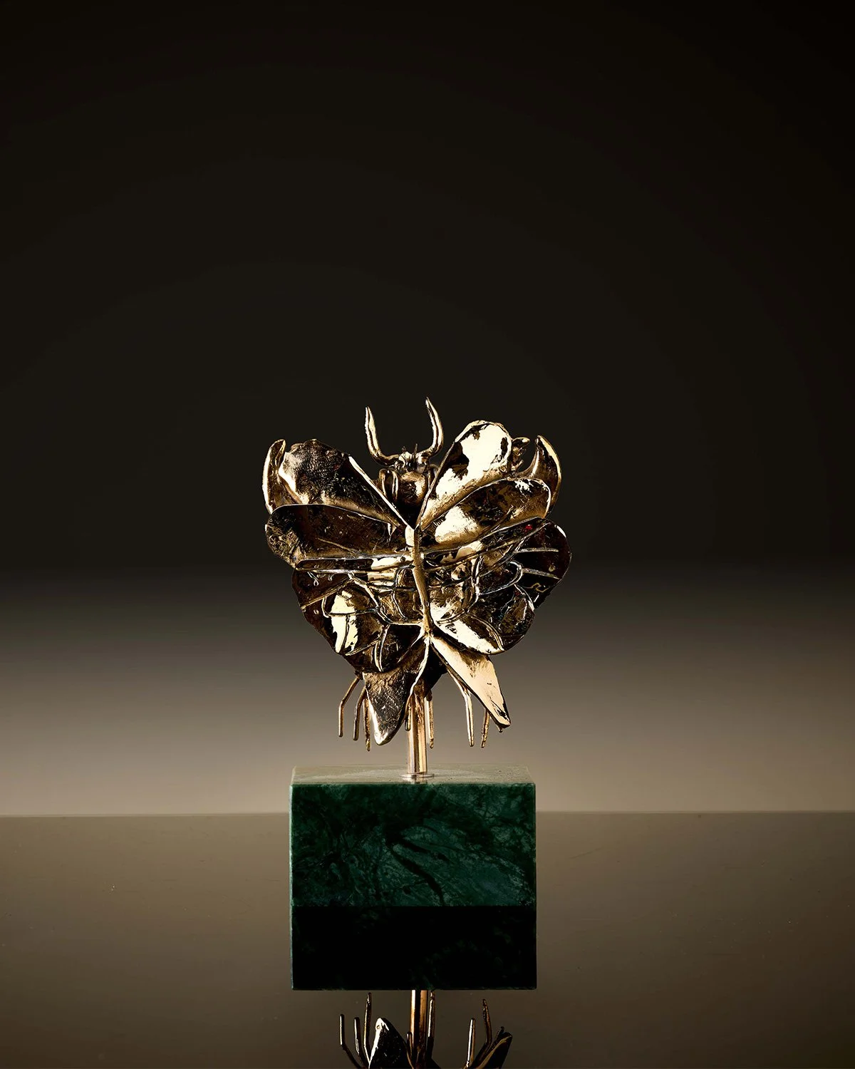 walking-Flower-Jeske-haak-bronze-marble-2024-1.jpg