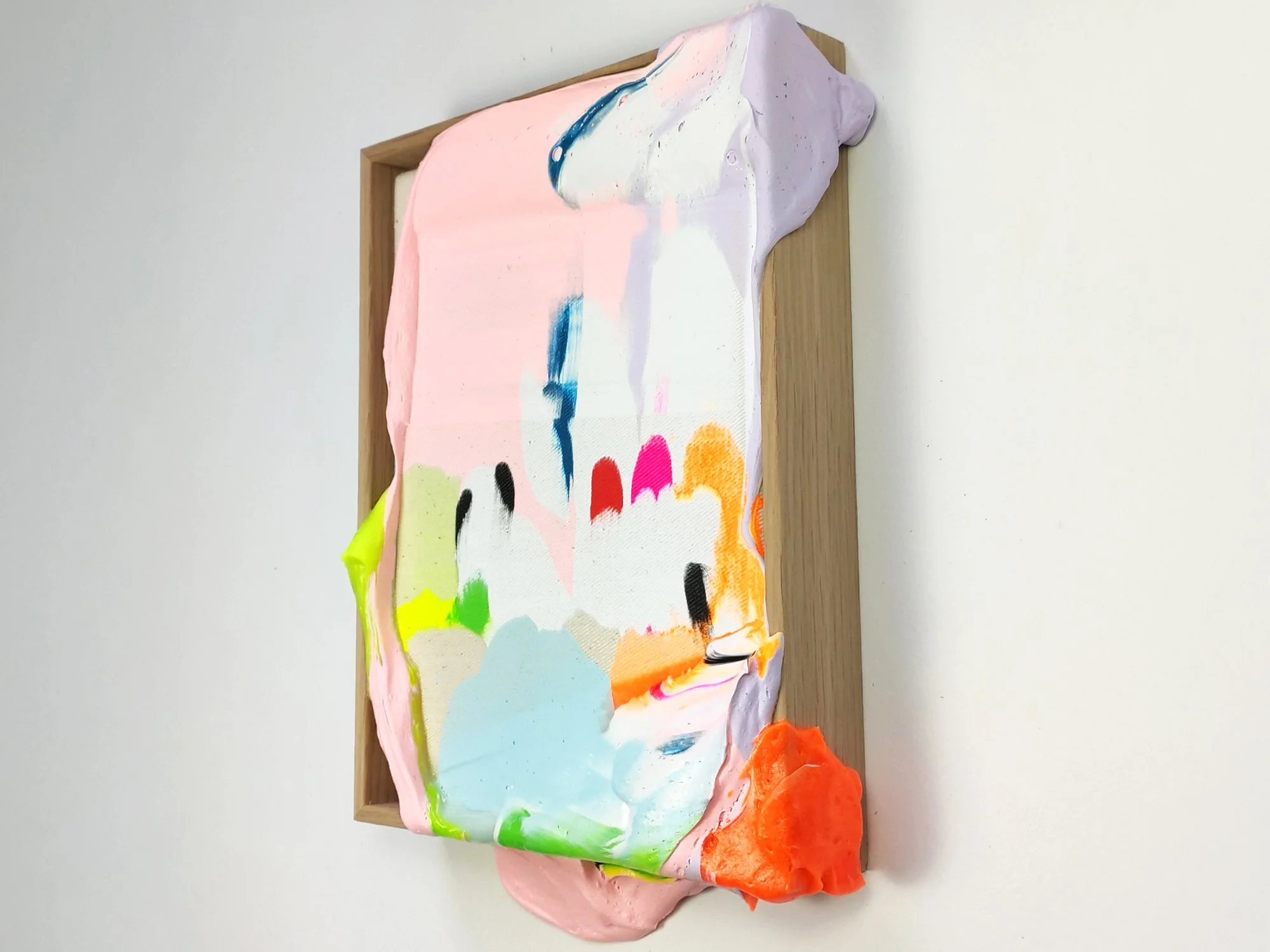 Side view of Karen van de Vliet’s Poppie artwork showing the sculptural depth of the layered paint and textured materials.