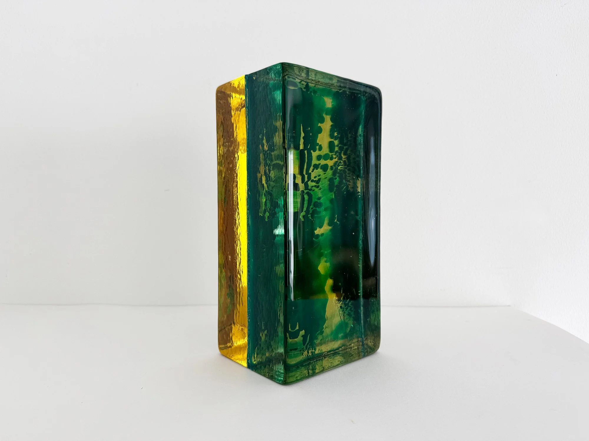Contemporary glass sculpture Spatial Shade by Lisette Schumacher showing transparent coloured glass layers