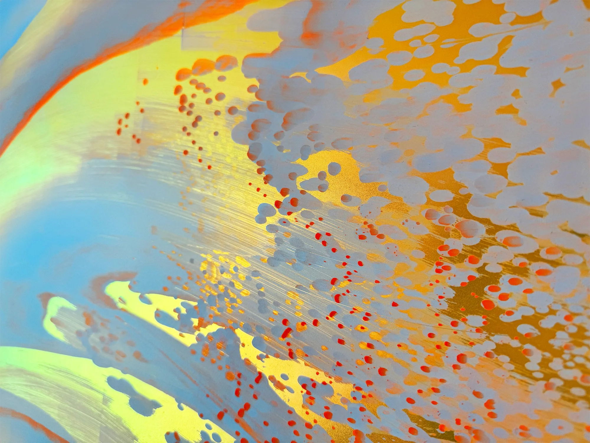 Close-up of layered paint on plexiglass with vibrant orange and lilac tones, revealing texture, transparency and light interaction in Lisette Schumacher’s work