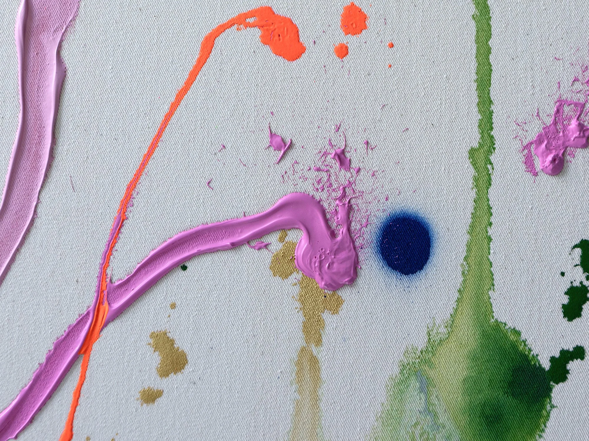 Close-up of Vera Klaus’s abstract art Moment der Ruhe 2, with textured pink paint, a blue dot, and splashes of orange and green on canvas.