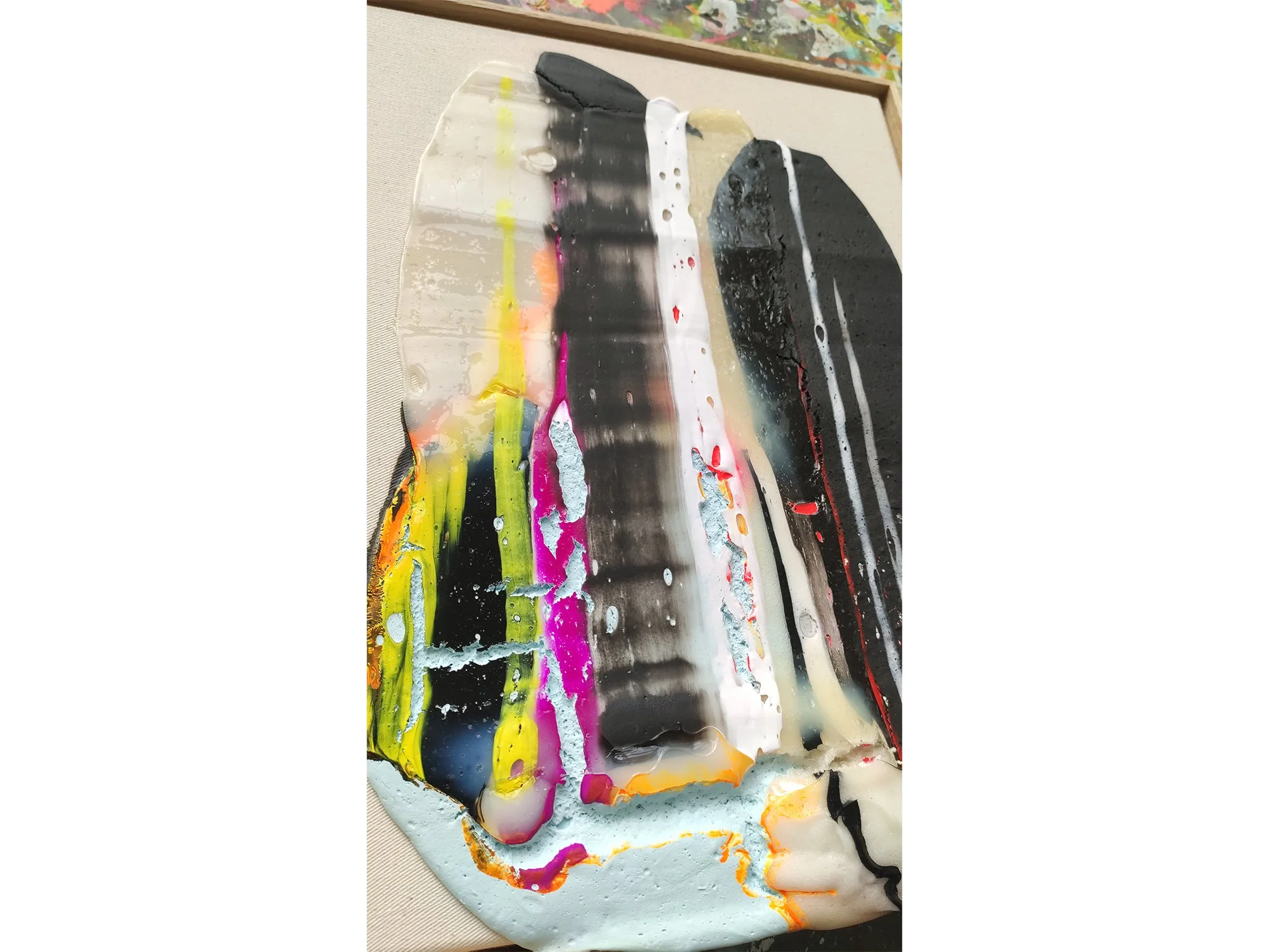 A close-up of the surface of Transparant 11, an abstract artwork by Karen van de Vliet