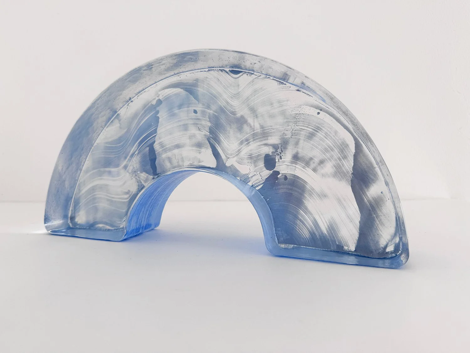 Lisette Schumacher’s glass arch sculpture Spatial Shade Arch I.