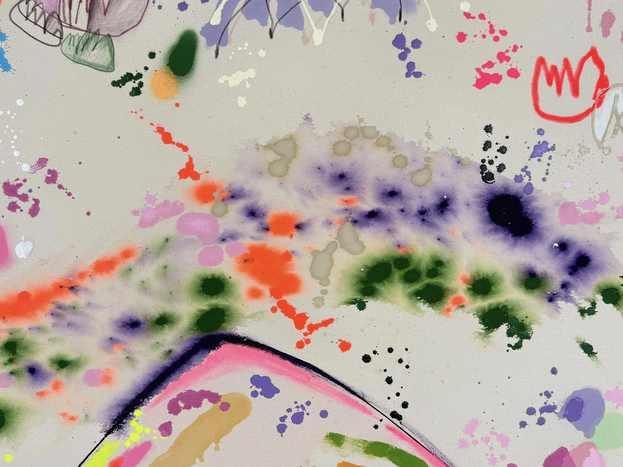 Detail of große Freiheit by Vera Klaus with green and purple colour blooms, layered rainbow arcs and small gestural marks