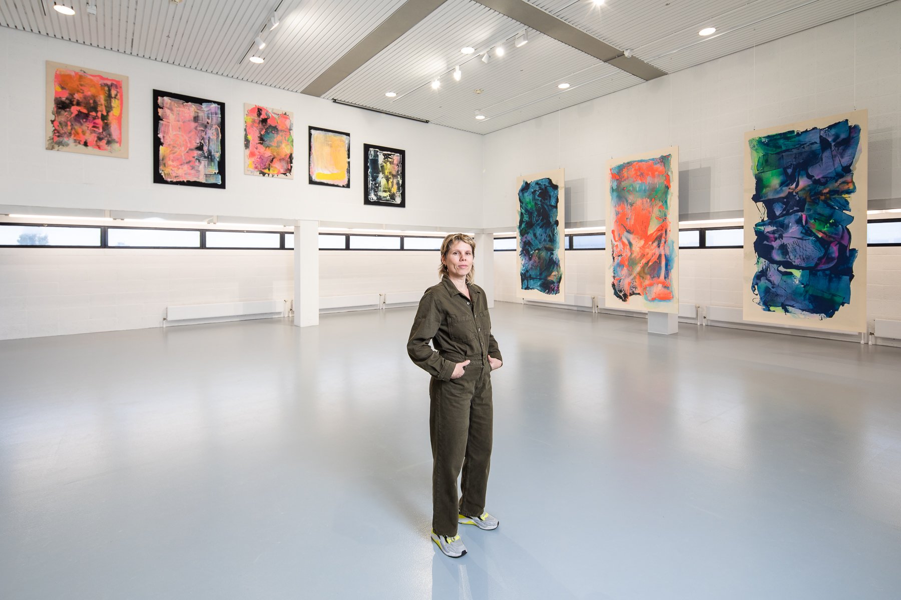Portrait of artist Karen van de Vliet in the gallery